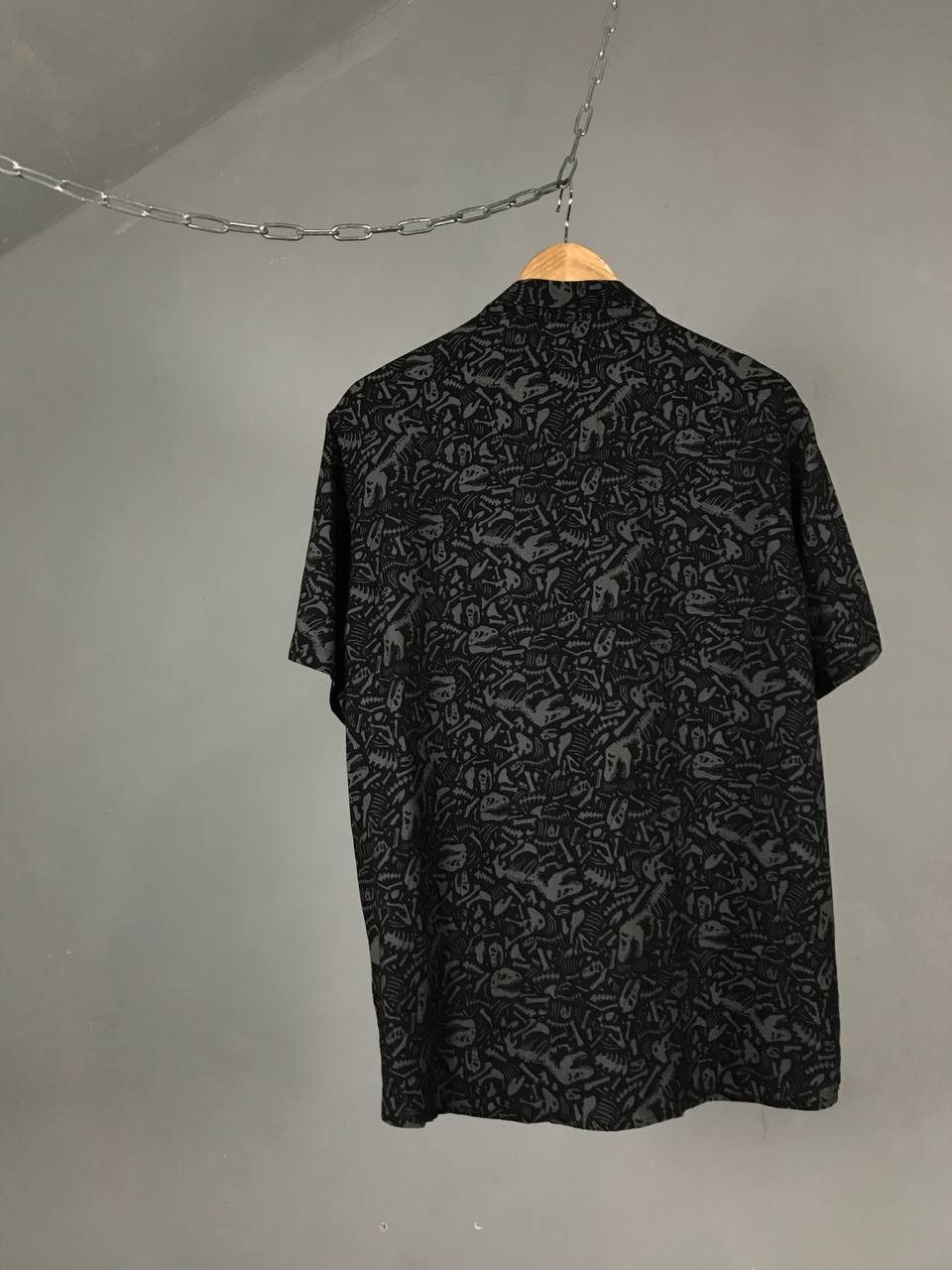 Universal Studios Jurassic World Universal Studios movie monogram shirt Size US L / EU 52-54 / 3 - 6 Thumbnail