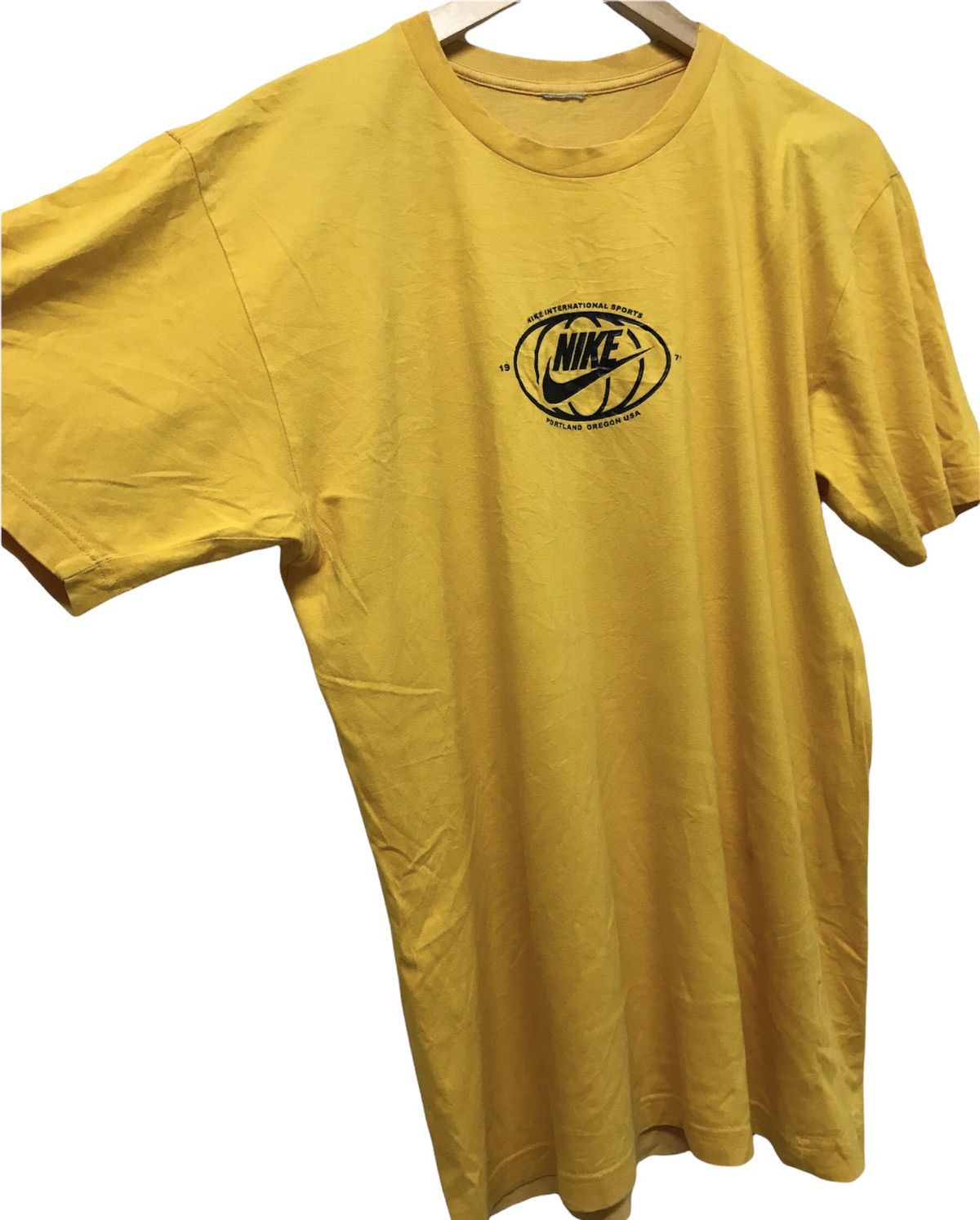 Nike Vintage Nike International Sport Center Logo Tees Size US L / EU 52-54 / 3 - 3 Thumbnail