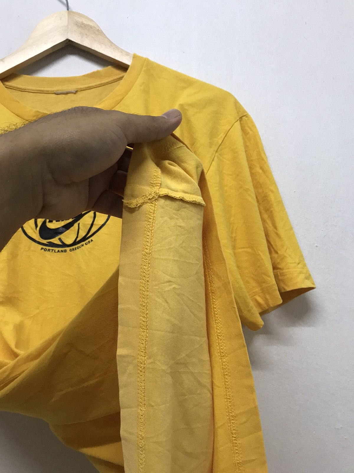 Nike Vintage Nike International Sport Center Logo Tees Size US L / EU 52-54 / 3 - 13 Thumbnail