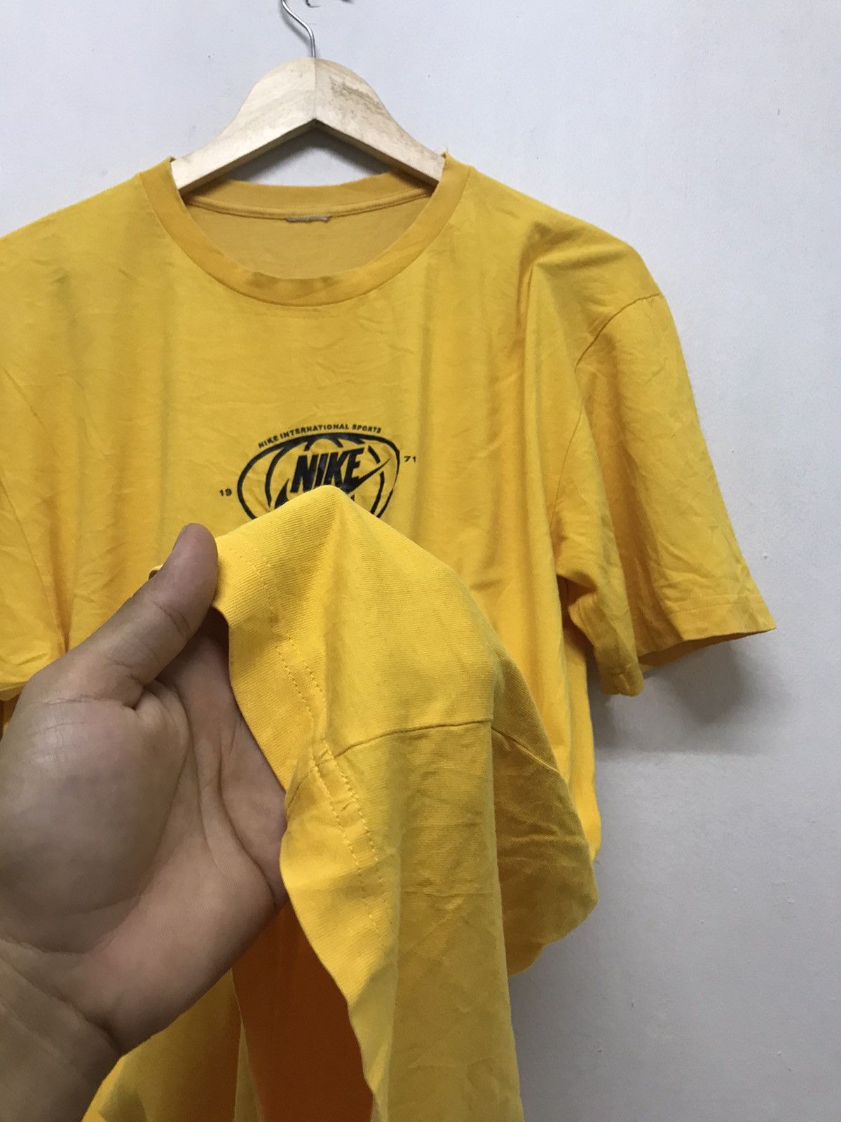 Nike Vintage Nike International Sport Center Logo Tees Size US L / EU 52-54 / 3 - 10 Thumbnail