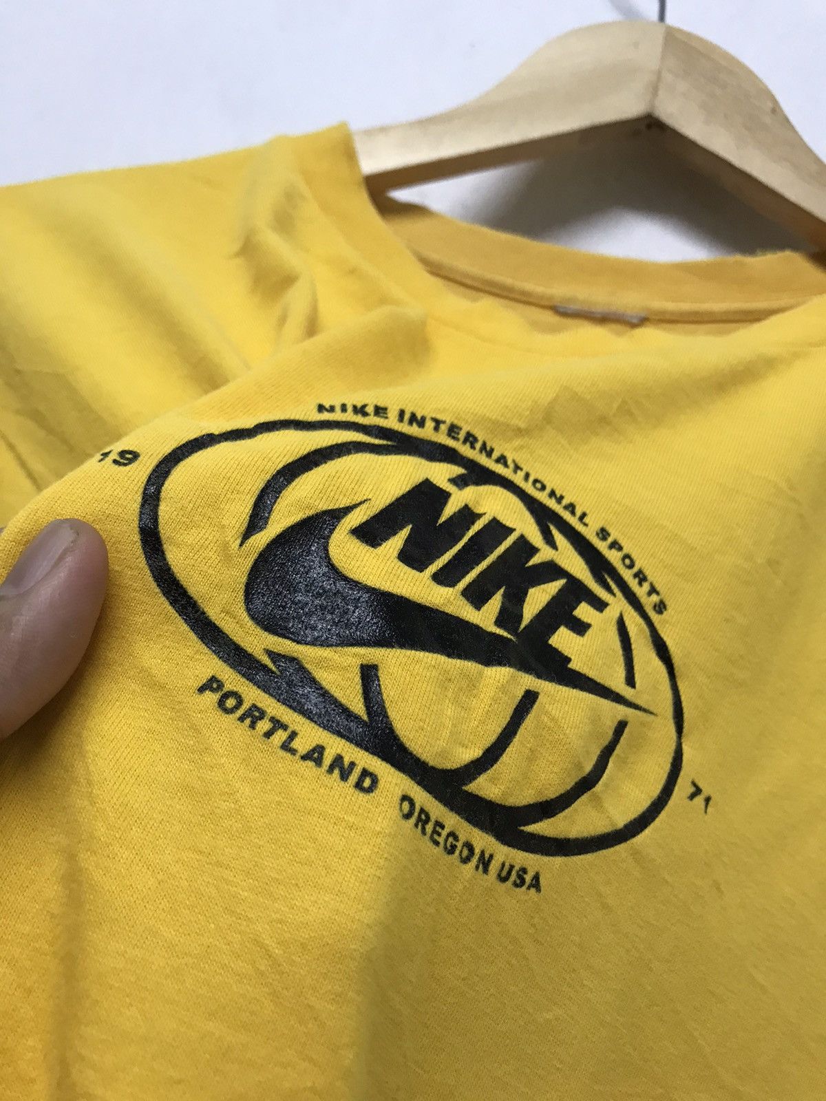 Nike Vintage Nike International Sport Center Logo Tees Size US L / EU 52-54 / 3 - 12 Thumbnail
