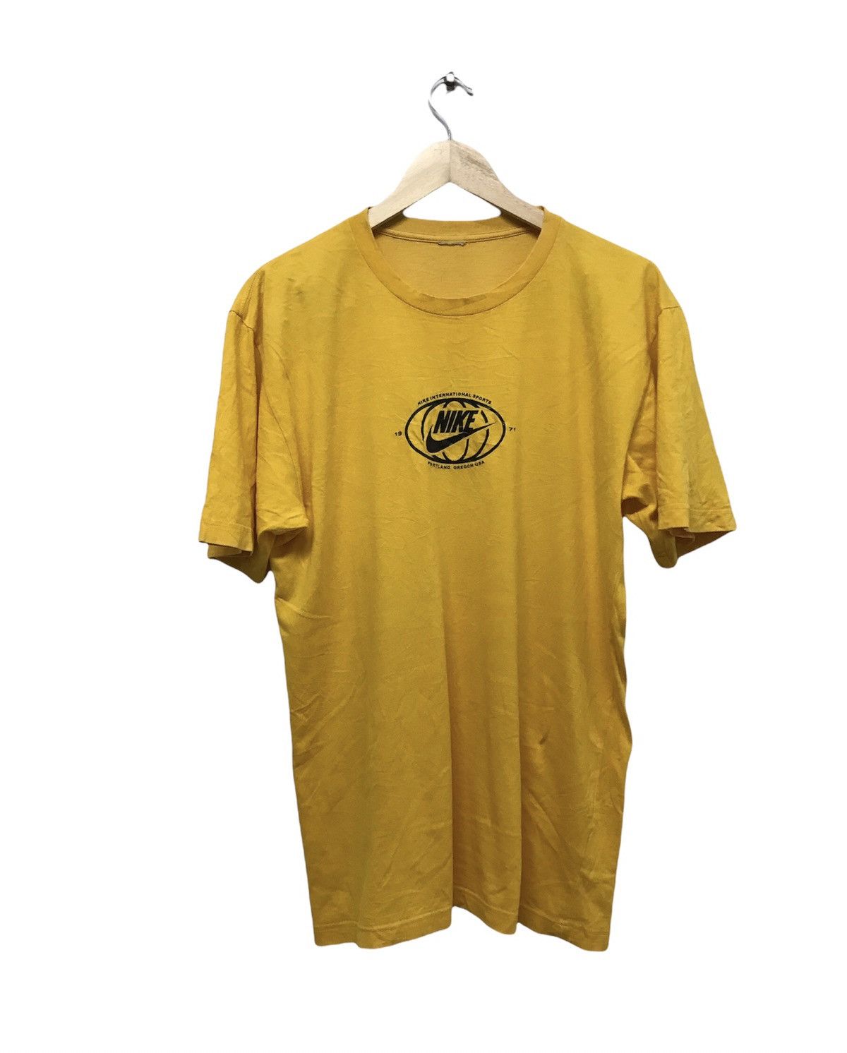 Nike Vintage Nike International Sport Center Logo Tees Size US L / EU 52-54 / 3 - 1 Thumbnail