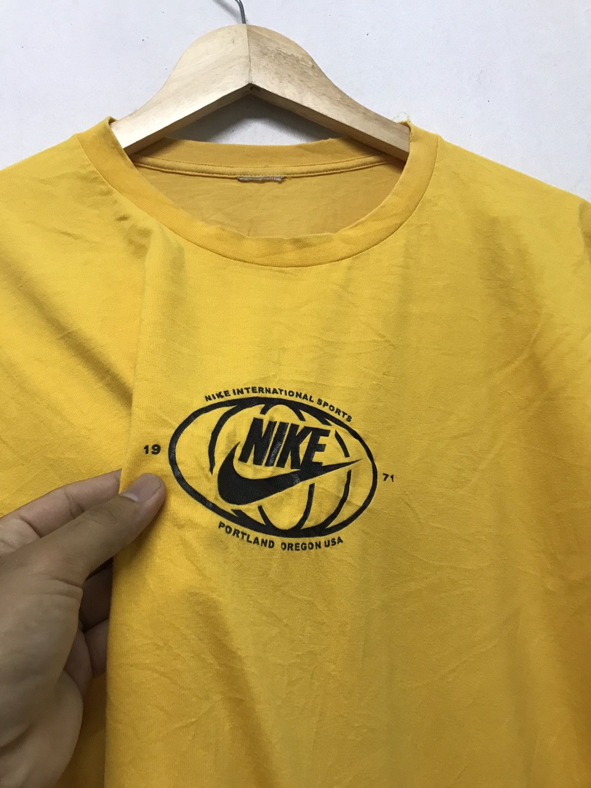 Nike Vintage Nike International Sport Center Logo Tees Size US L / EU 52-54 / 3 - 5 Thumbnail