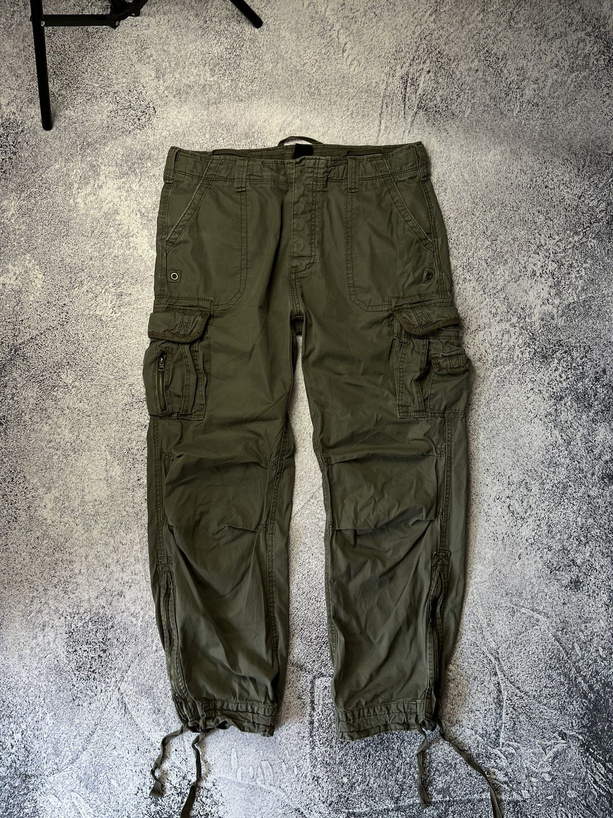 image of Avant Garde x Vintage Bondage Cargo Pants Multipocket Jungle Hardwear in Green, Men's (Size 36)