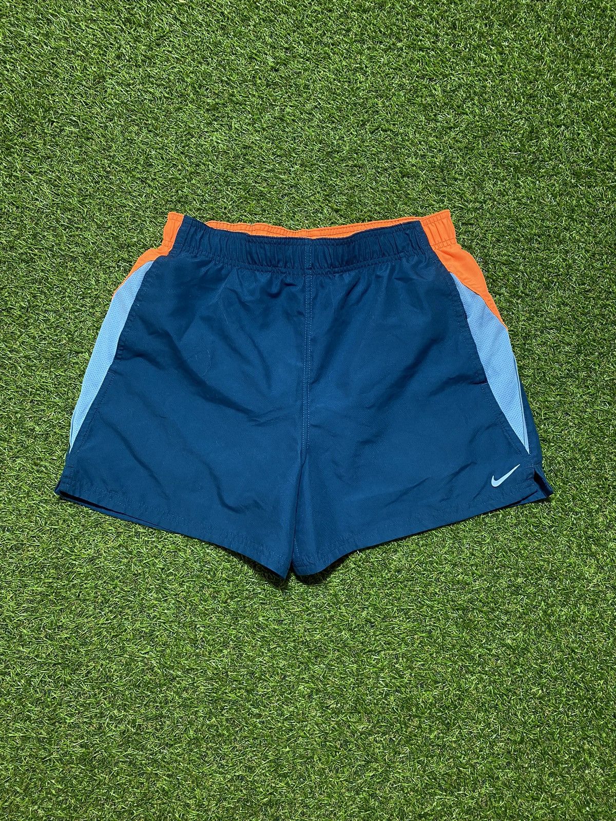 Nike Vintage Nike shorts streetwear swoosh casual y2k size S Size US 30 / EU 46 - 1 Thumbnail