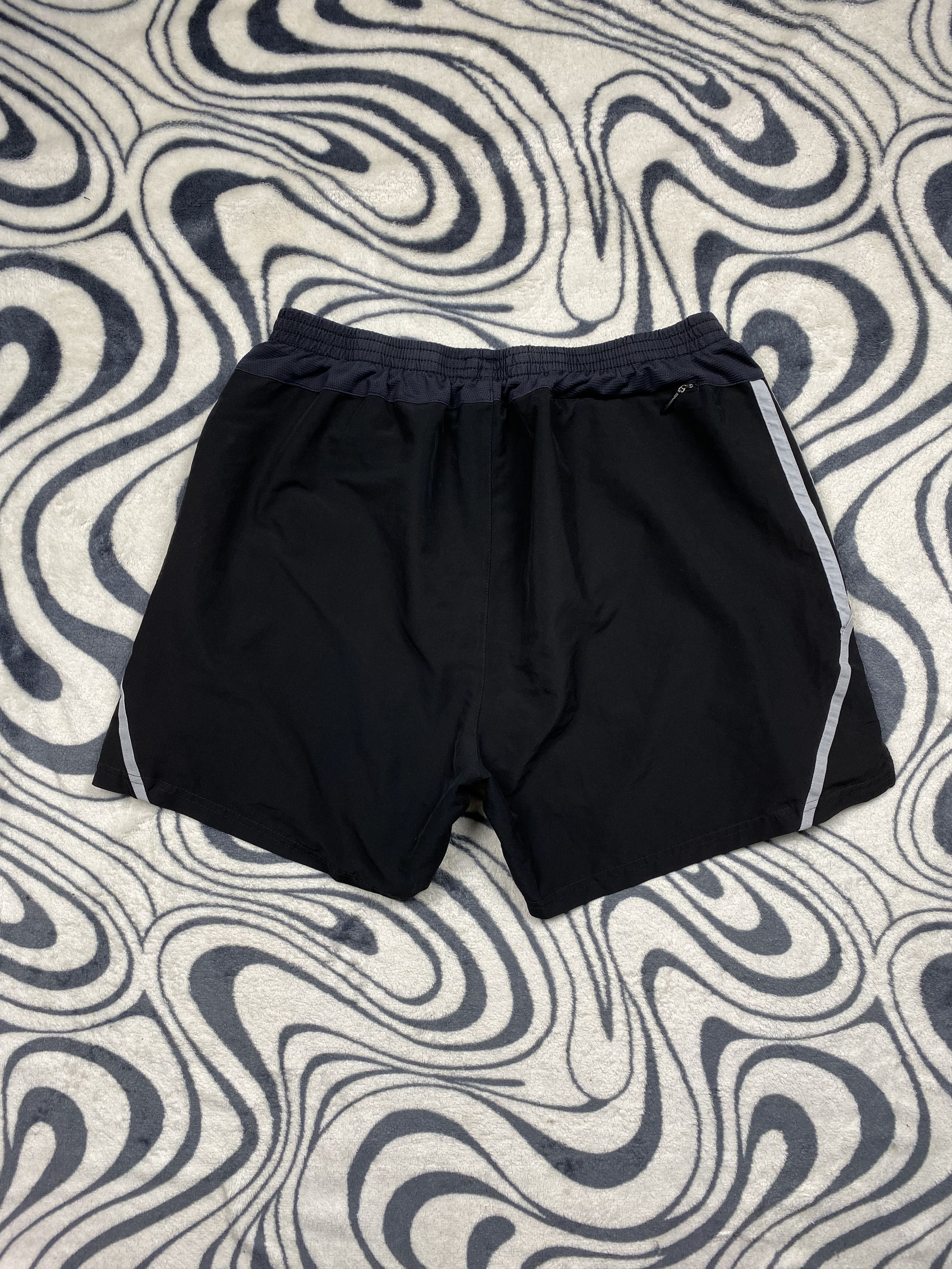 Adidas Vintage Adidas Mens Nylon Shorts Y2K Size US 32 / EU 48 - 6 Thumbnail
