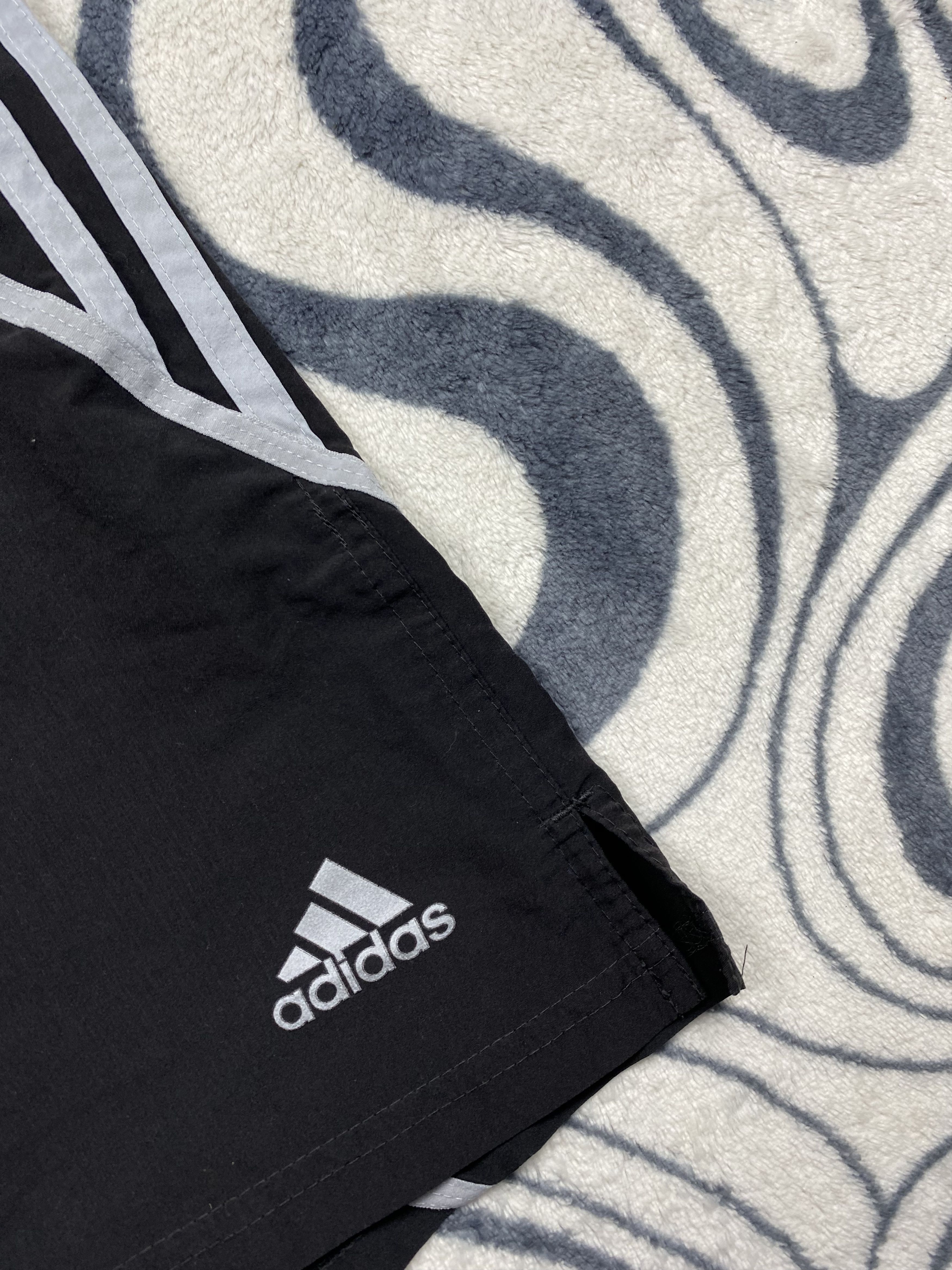 Adidas Vintage Adidas Mens Nylon Shorts Y2K Size US 32 / EU 48 - 3 Thumbnail