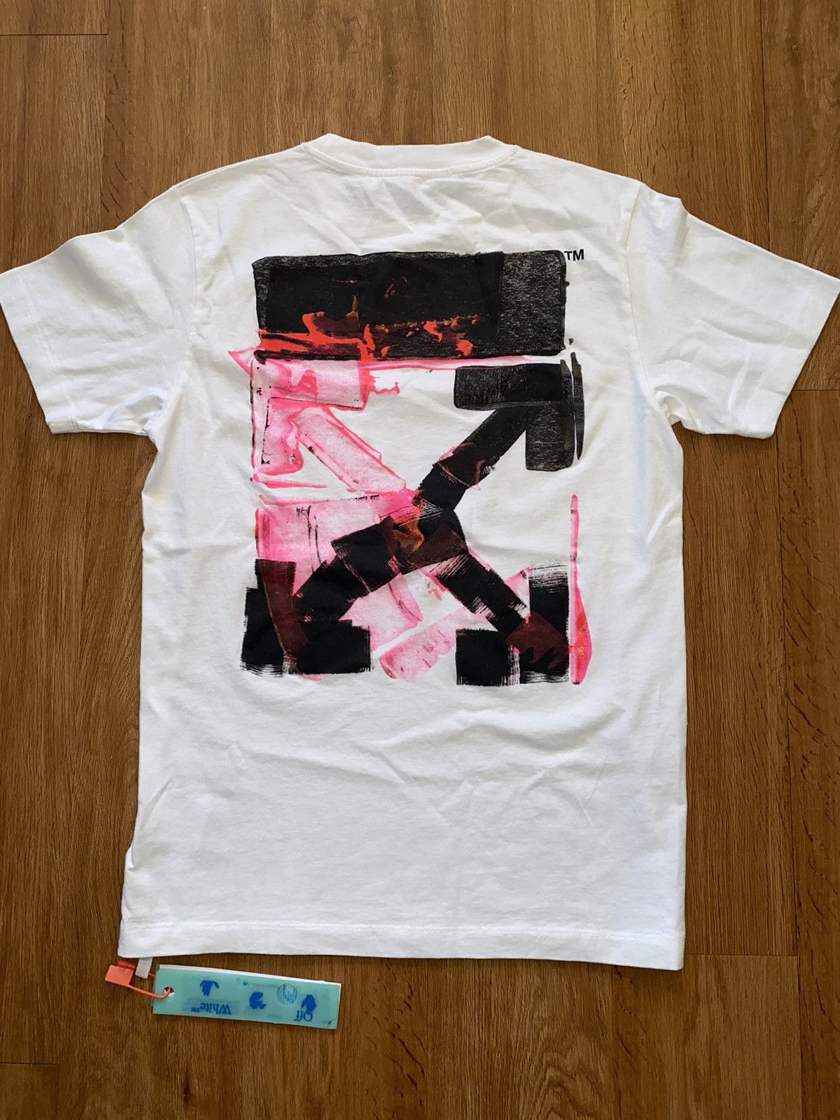 Off-White Acrylic Arrow Logo | Grailed