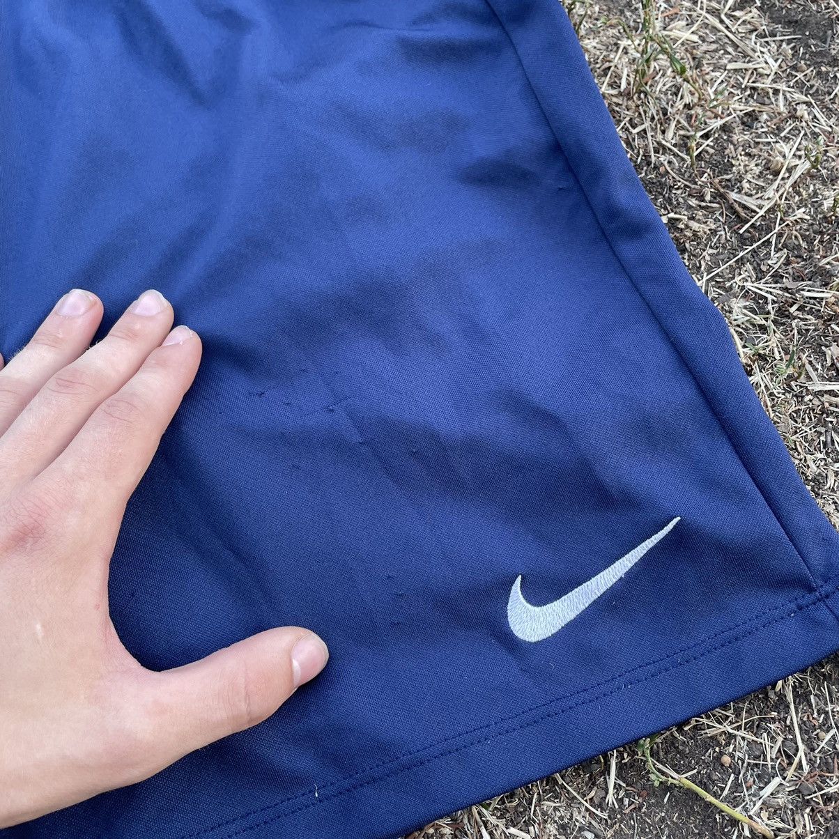 Vintage Vintage 90s Nike Swoosh Shorts Streetwear Blue Bleached 30 Size US 30 / EU 46 - 4 Thumbnail