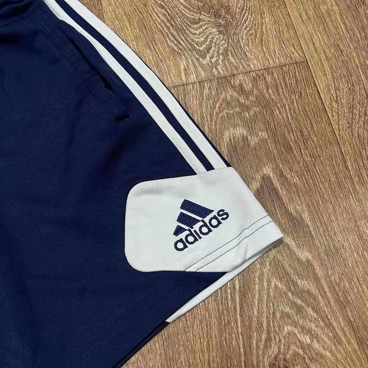 Vintage Vintage Adidas Striped Shorts Y2K Streetwear Navy Baggy 29 Size US 29 - 3 Thumbnail