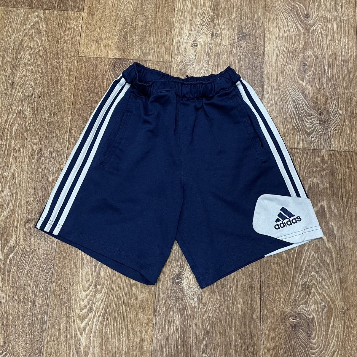 Vintage Vintage Adidas Striped Shorts Y2K Streetwear Navy Baggy 29 Size US 29 - 1 Thumbnail