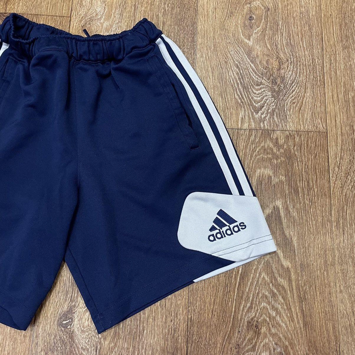 Vintage Vintage Adidas Striped Shorts Y2K Streetwear Navy Baggy 29 Size US 29 - 2 Thumbnail