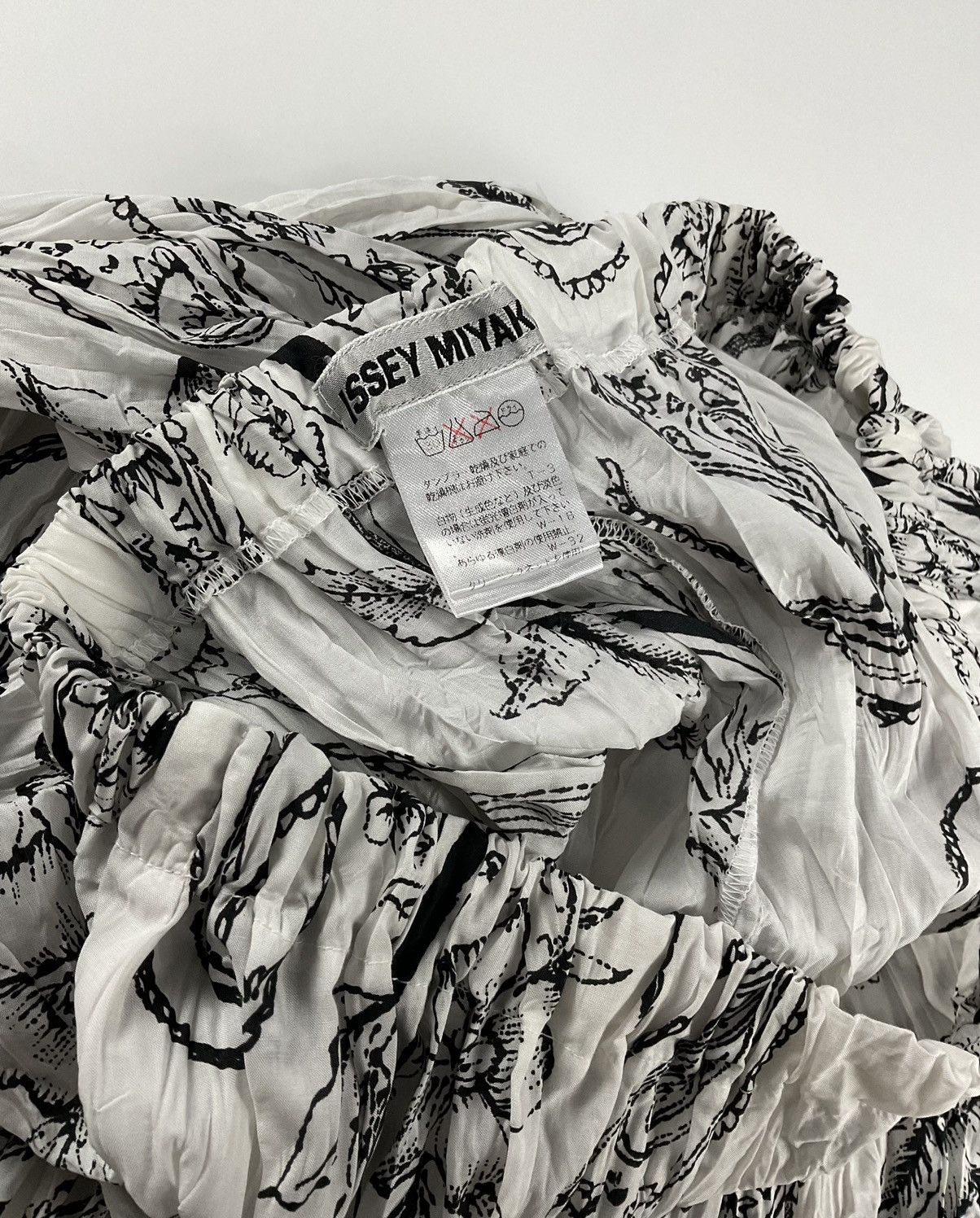 Issey Miyake Issey Miyake Pleated Paisley Skirt Size 34" / US 12 / IT 48 - 6 Thumbnail