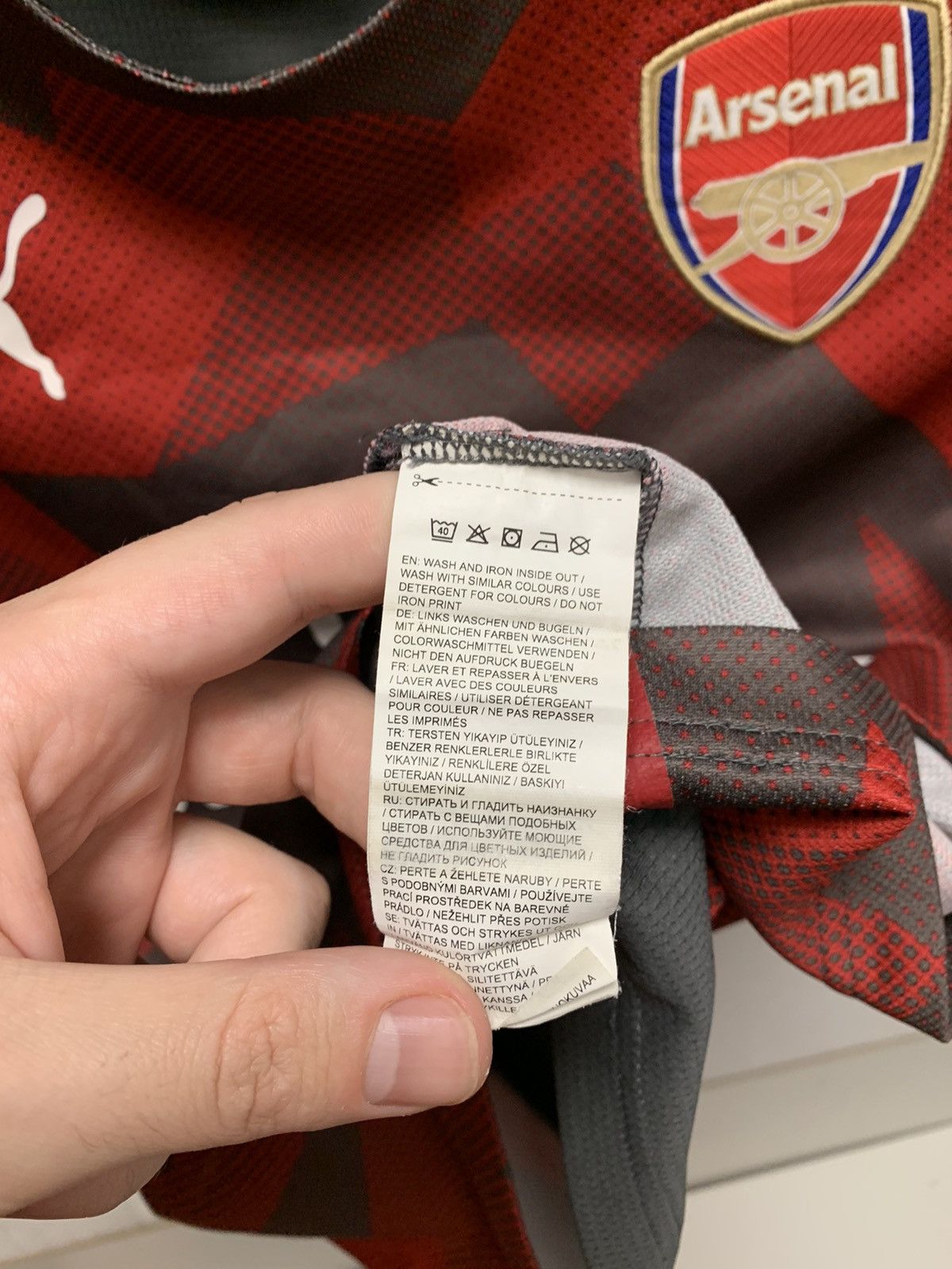 Puma Arsenal Puma soccer jersey M fly emirates 2017 Size US M / EU 48-50 / 2 - 6 Thumbnail