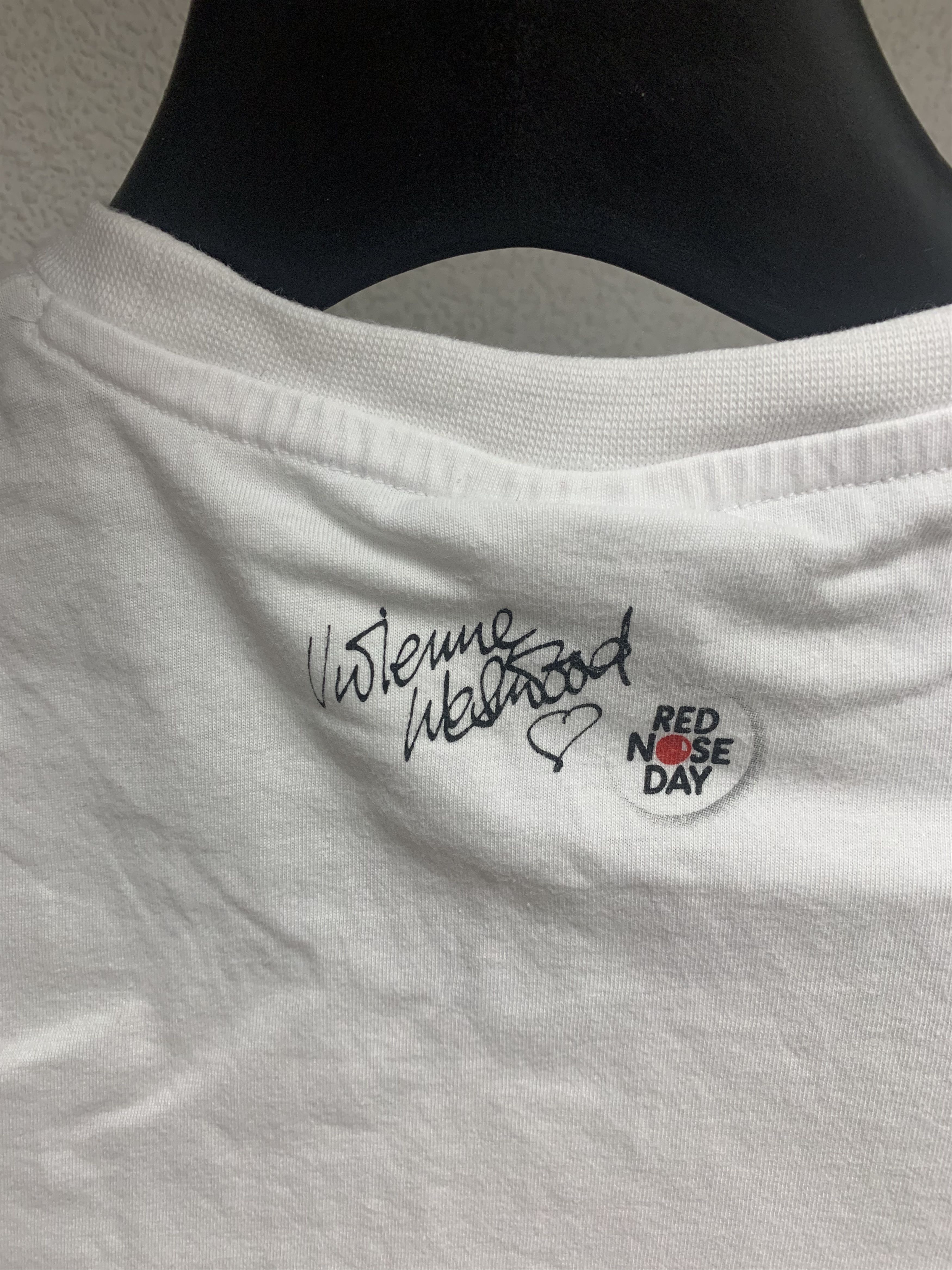 Vivienne Westwood Vivienne Westwood comic relief t-shirt s-xs size Size US S / EU 44-46 / 1 - 6 Thumbnail