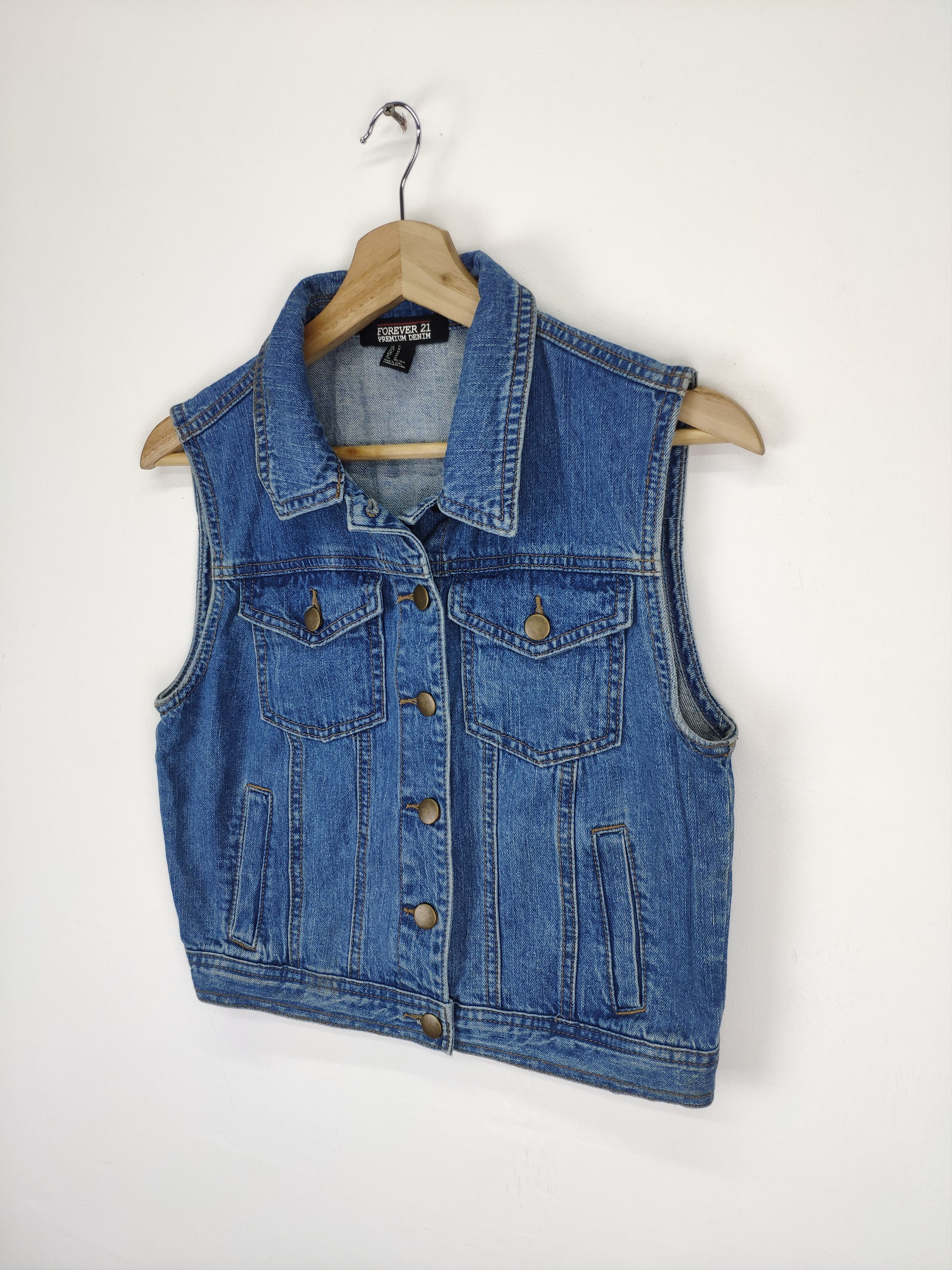 Forever 21 Forever 21 Denim Vest Button Up Size S / US 4 / IT 40 - 2 Thumbnail