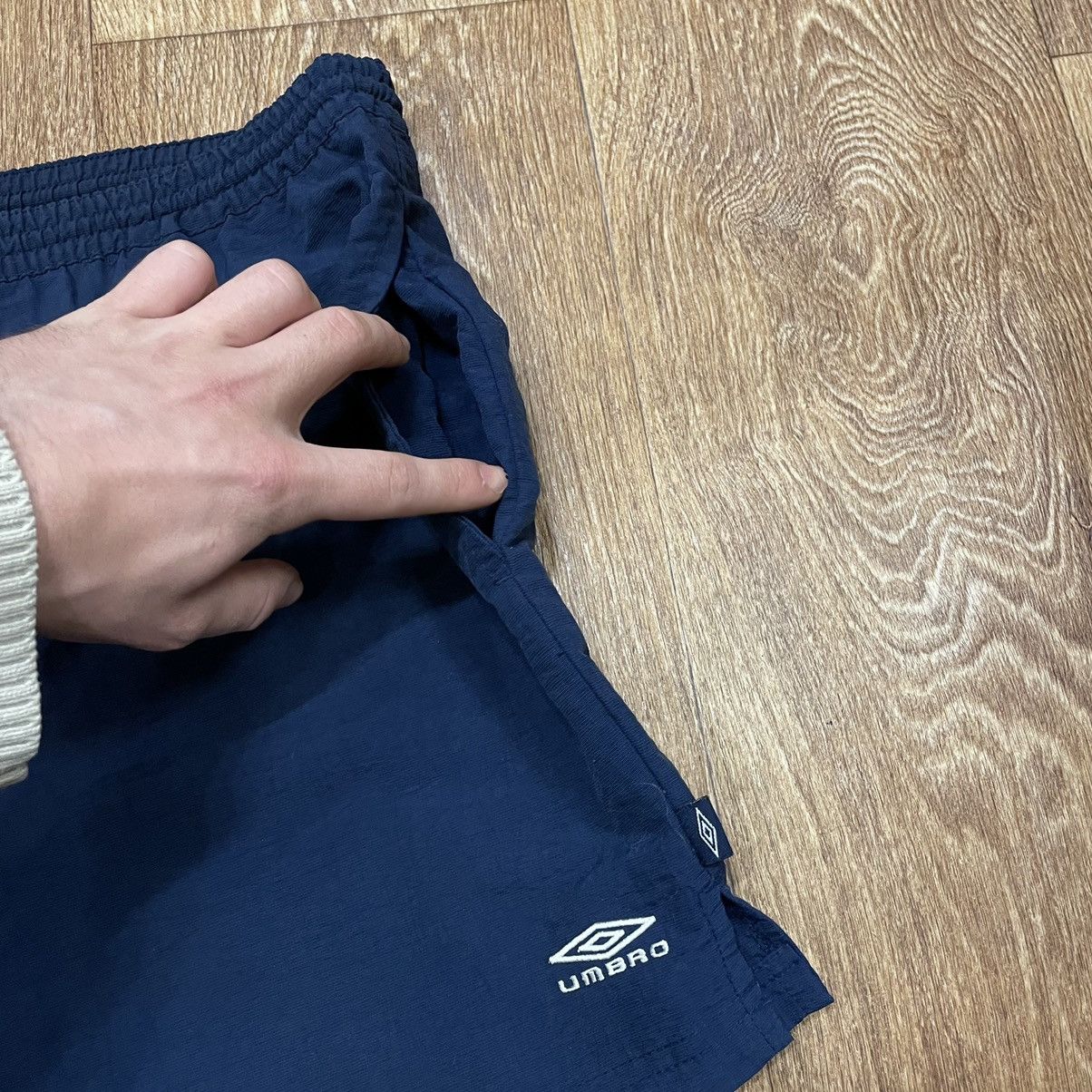 Vintage Vintage Y2K Umbro Mini Logo Shorts Streetwear Navy Baggy 36 Size US 36 / EU 52 - 5 Thumbnail