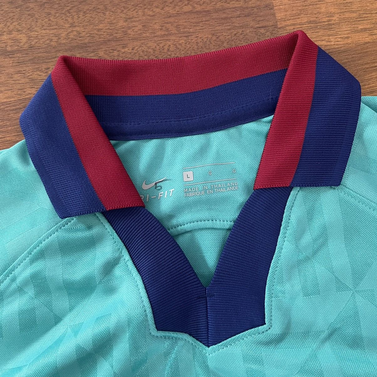 Nike NWT BARCELONA NIKE 2019/2020 FOOTBALL WOMENS THIRD JERSEY Size L / US 10 / IT 46 - 9 Thumbnail