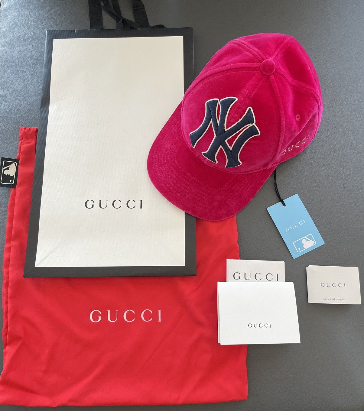Gucci × New York Yankees Super Rare Brand NEW Runway Velvet Gucci x Yankees Logo Hat Size ONE SIZE - 15 Thumbnail
