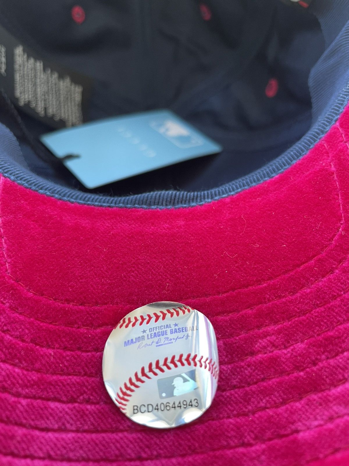 Gucci × New York Yankees Super Rare Brand NEW Runway Velvet Gucci x Yankees Logo Hat Size ONE SIZE - 9 Thumbnail