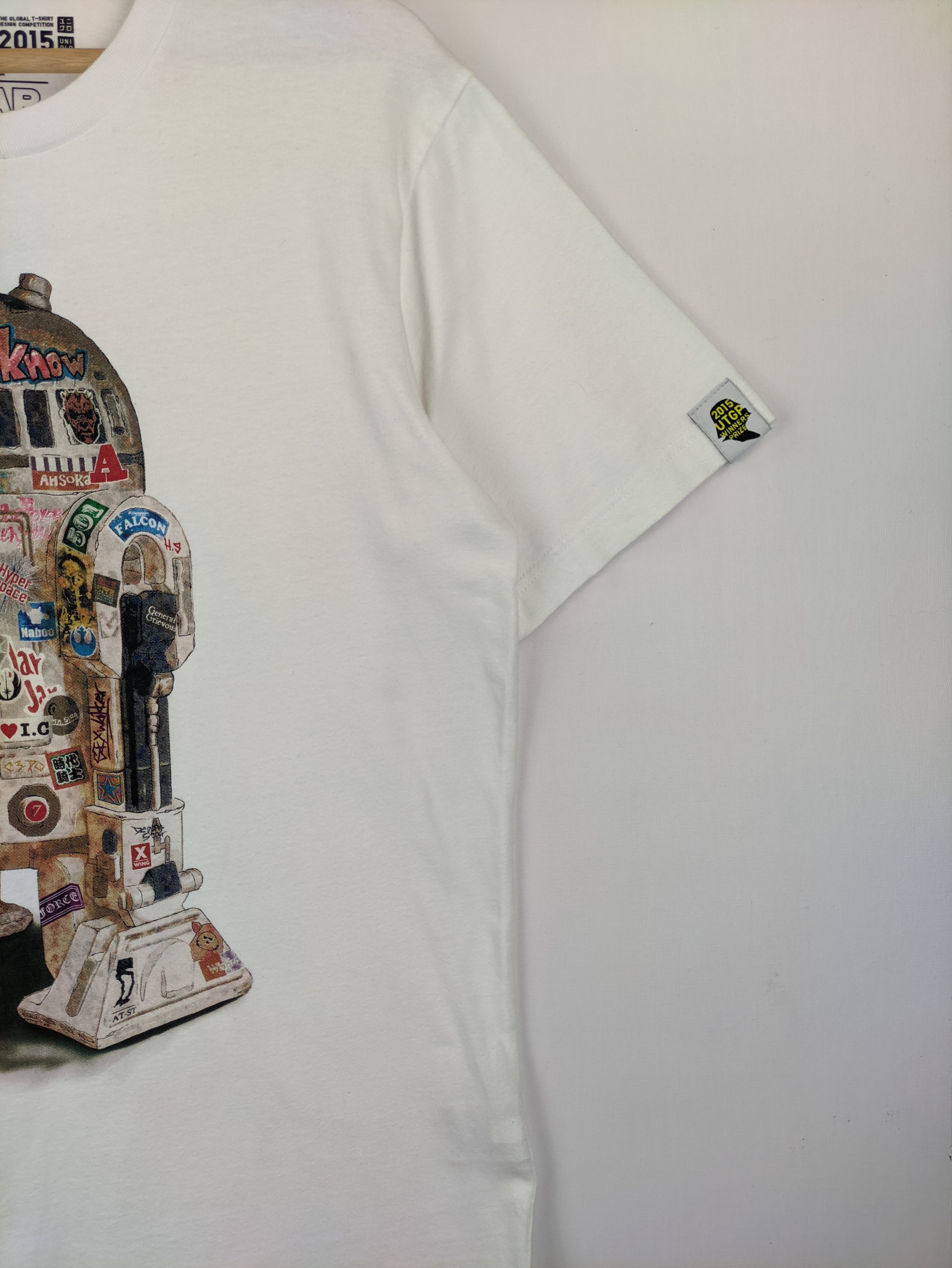Uniqlo Steals🔥T Shirt Uniqlo Star Wars R2D2 (Bulk Price PM) Size US M / EU 48-50 / 2 - 5 Thumbnail