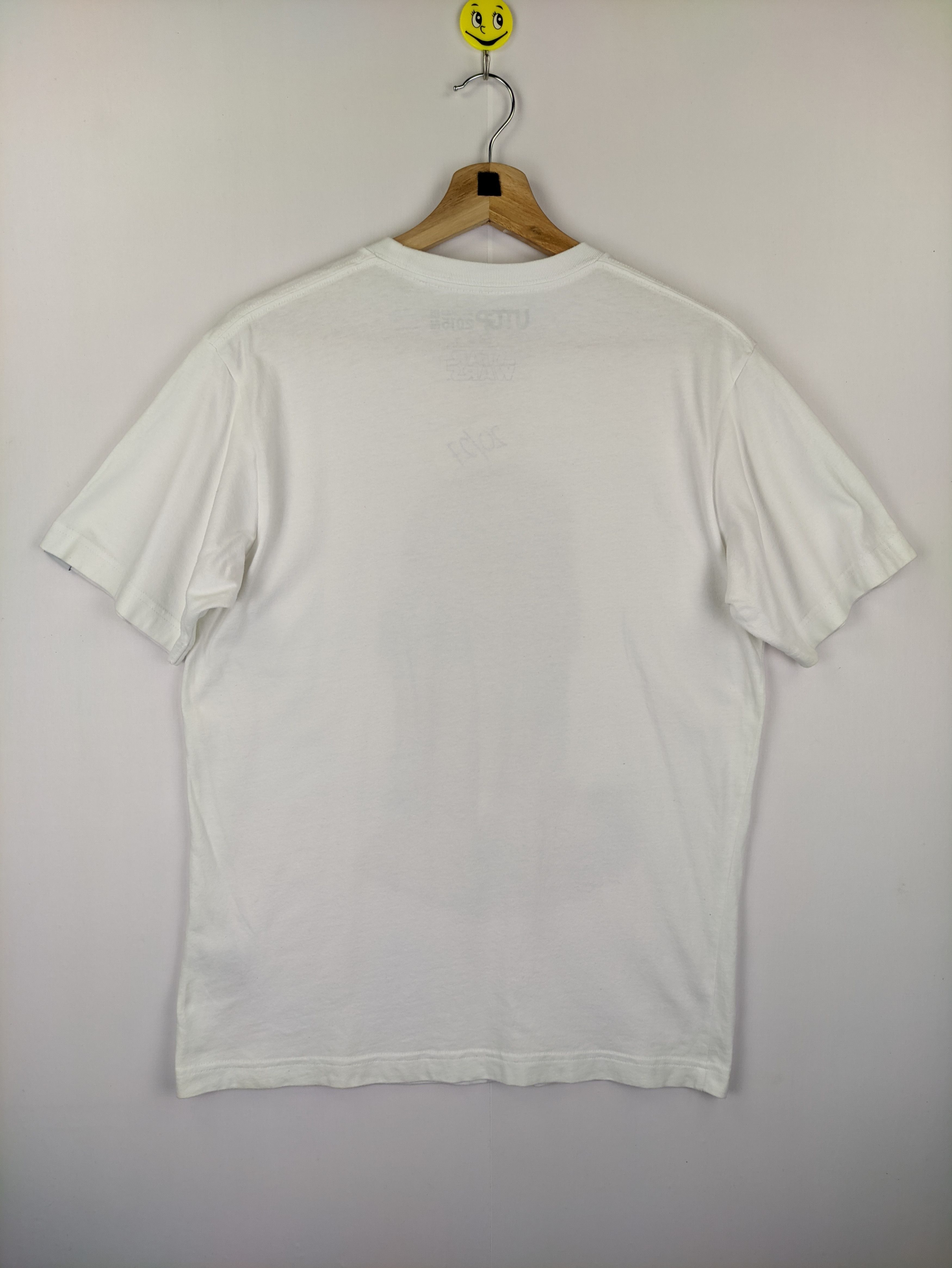 Uniqlo Steals🔥T Shirt Uniqlo Star Wars R2D2 (Bulk Price PM) Size US M / EU 48-50 / 2 - 2 Thumbnail