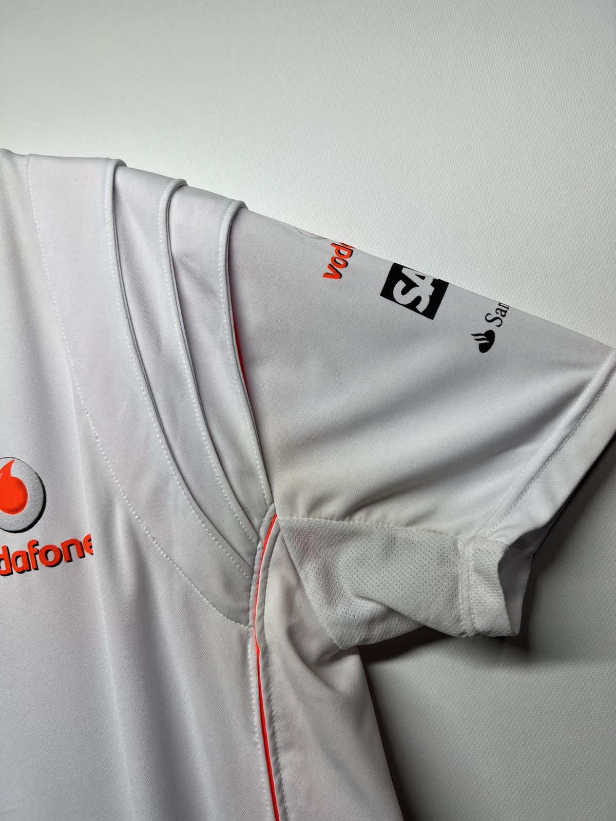 Mercedes-Benz × Vintage Vintage Y2k Mercedes Benz Vodafon Racing Jersey T-Shirt 90’s Size US M / EU 48-50 / 2 - 8 Thumbnail