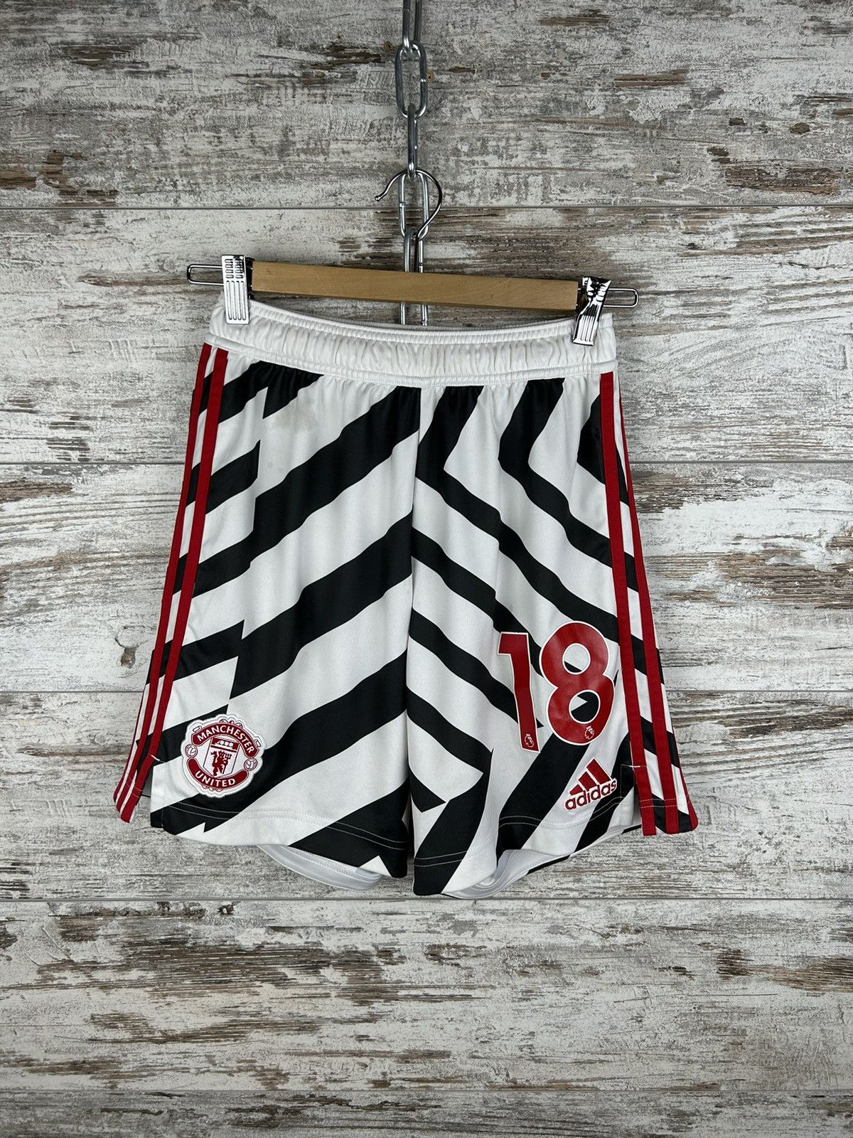 Adidas Mens Vintage Adidas FC Manchester United shorts Casemiro 18 Size US 30 / EU 46 - 1 Thumbnail