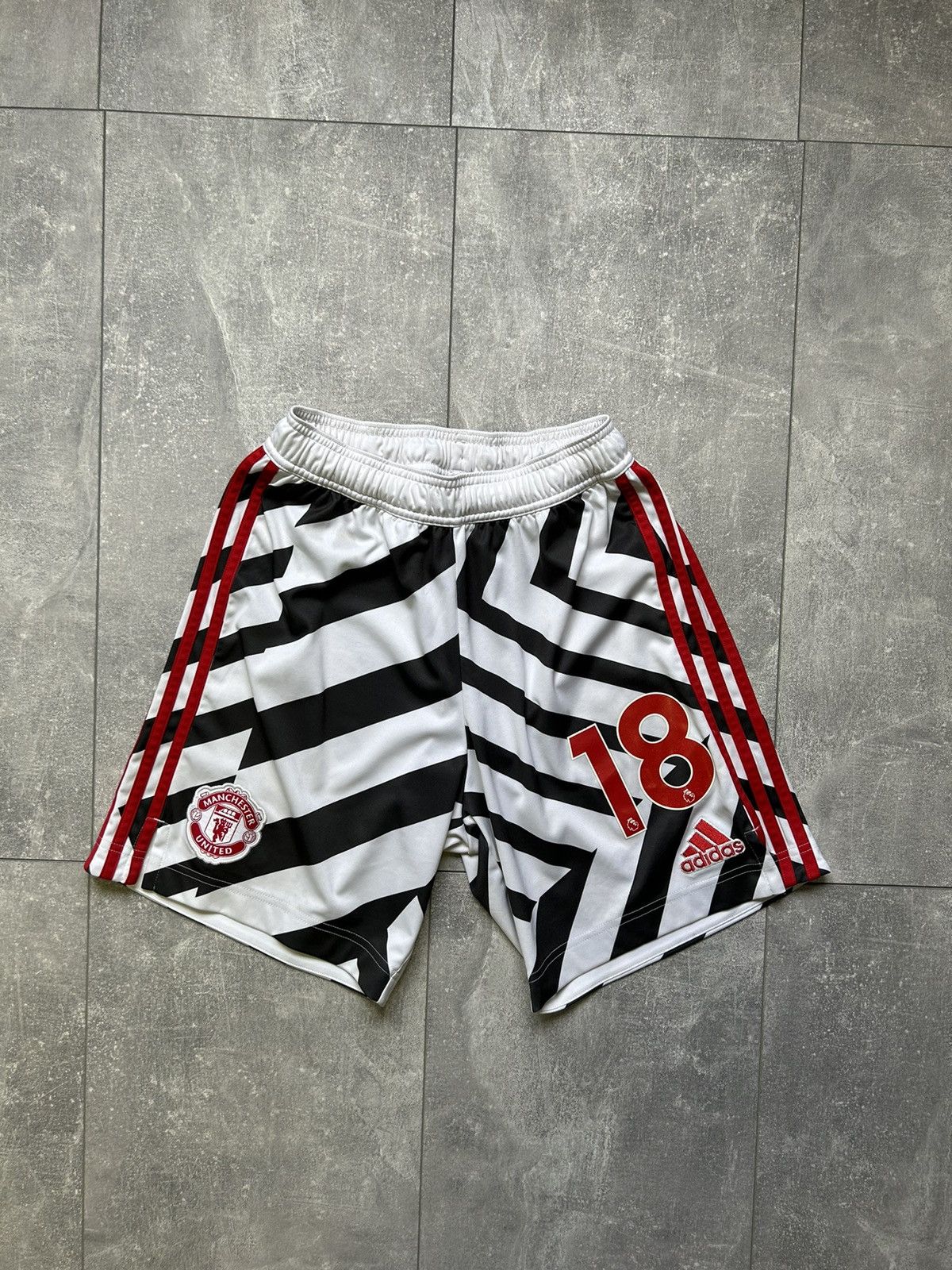 Adidas Mens Vintage Adidas FC Manchester United shorts Casemiro 18 Size US 30 / EU 46 - 18 Thumbnail