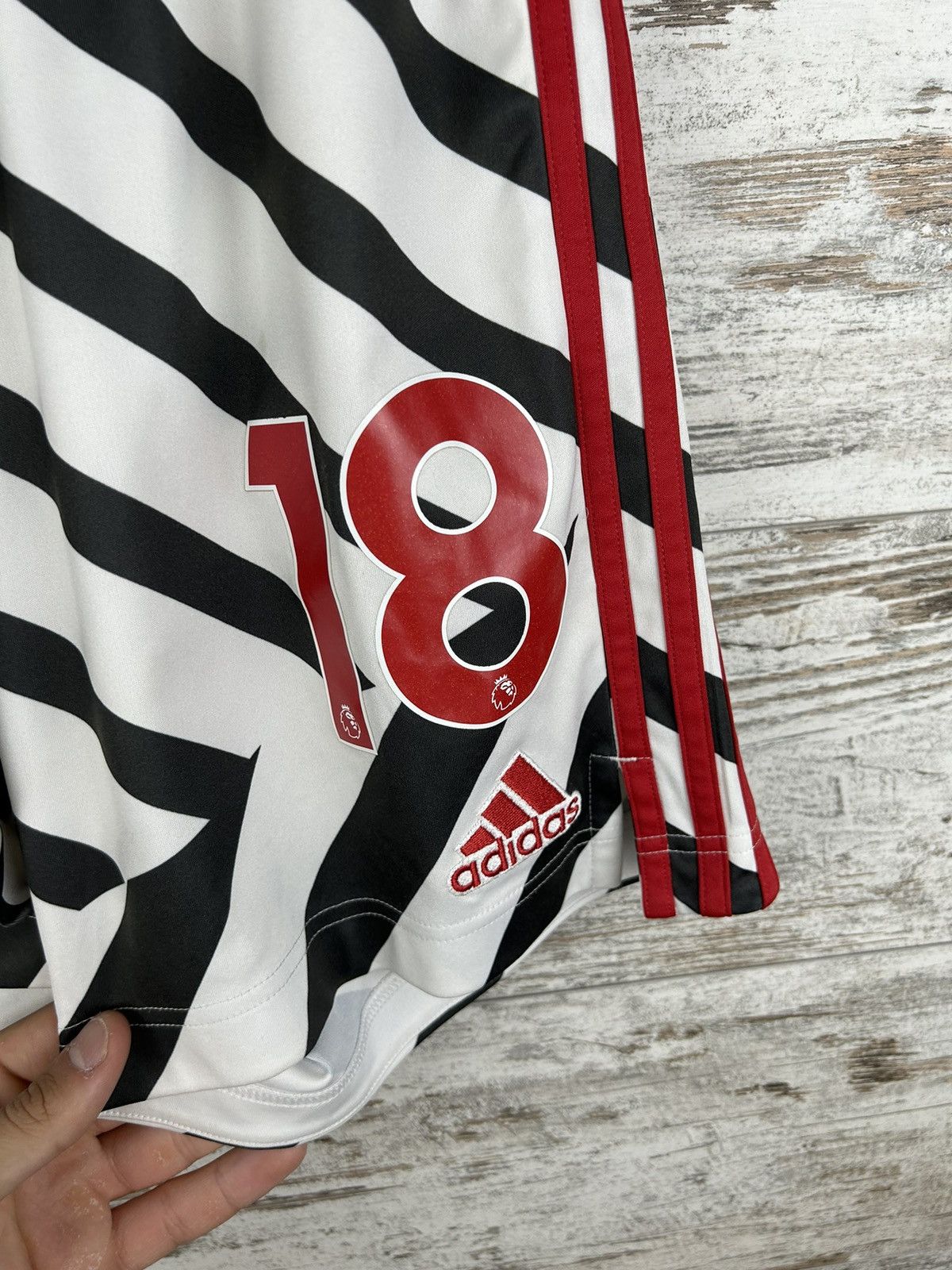 Adidas Mens Vintage Adidas FC Manchester United shorts Casemiro 18 Size US 30 / EU 46 - 4 Thumbnail