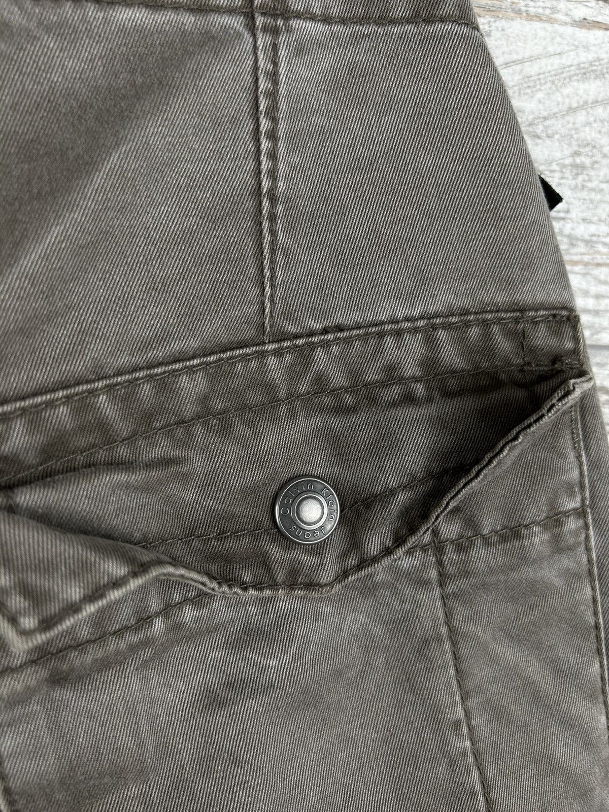 Calvin Klein × Vintage Mens Vintage Calvin Klein Cargo Pants brown y2k streetwear Size US 32 / EU 48 - 11 Thumbnail