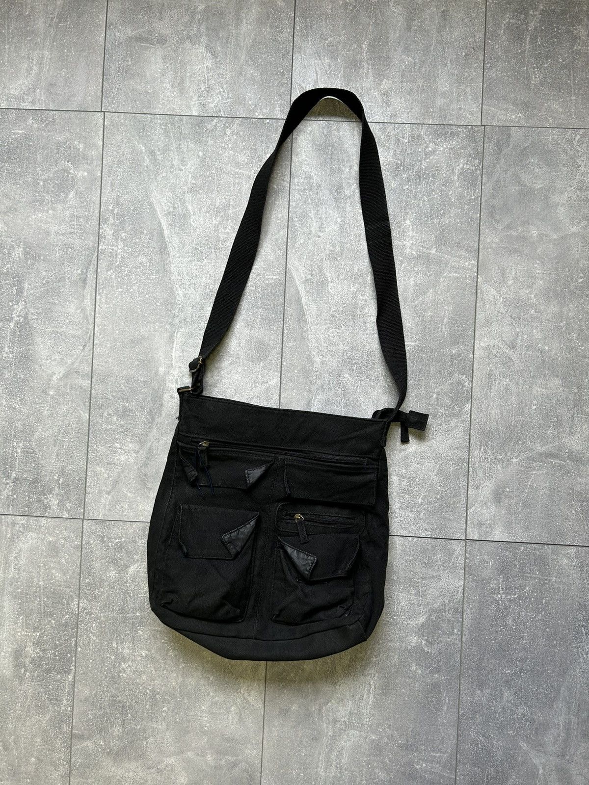Japanese Brand × Vintage Vintage black Sling bag y2k streetwear Japanese brand rare Size ONE SIZE - 1 Thumbnail