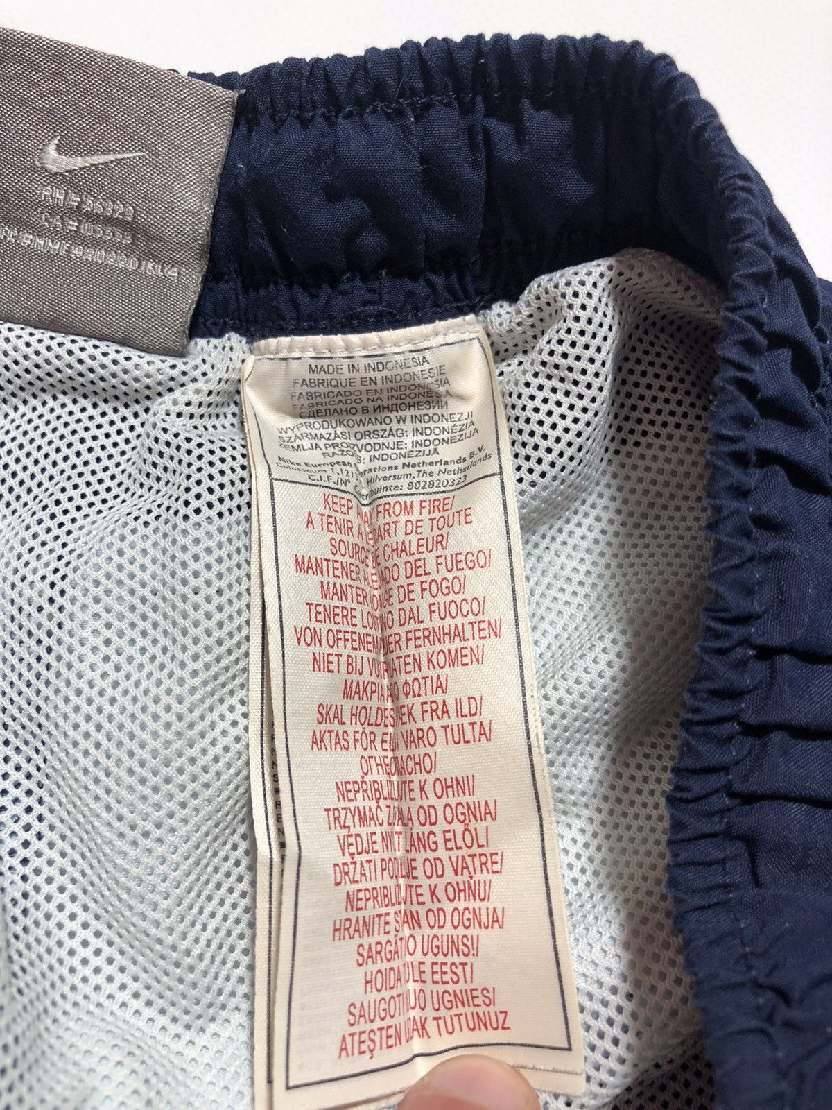 Nike Nike Vintage Nylon Shorts Size US 36 / EU 52 - 10 Thumbnail