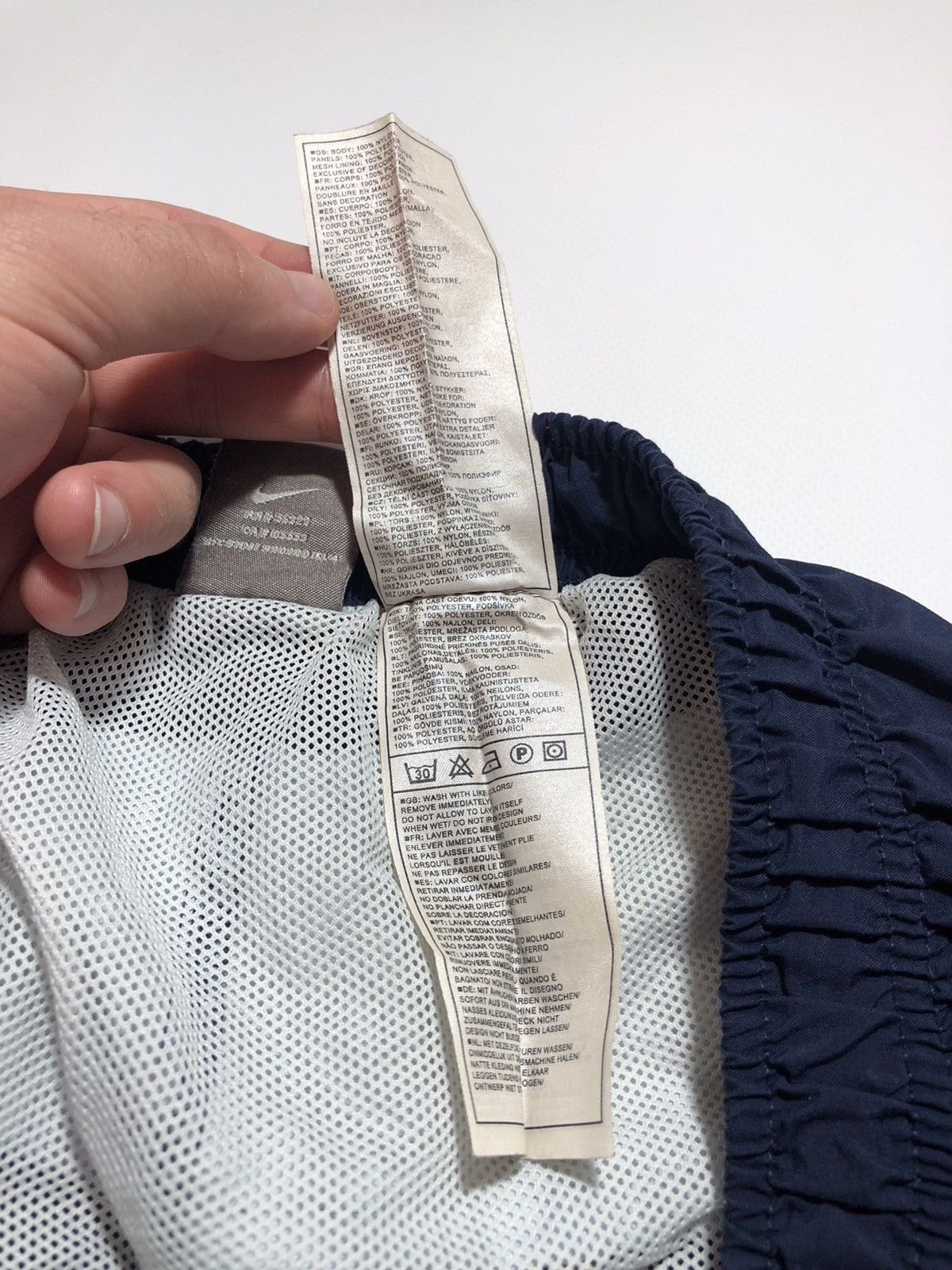 Nike Nike Vintage Nylon Shorts Size US 36 / EU 52 - 11 Thumbnail