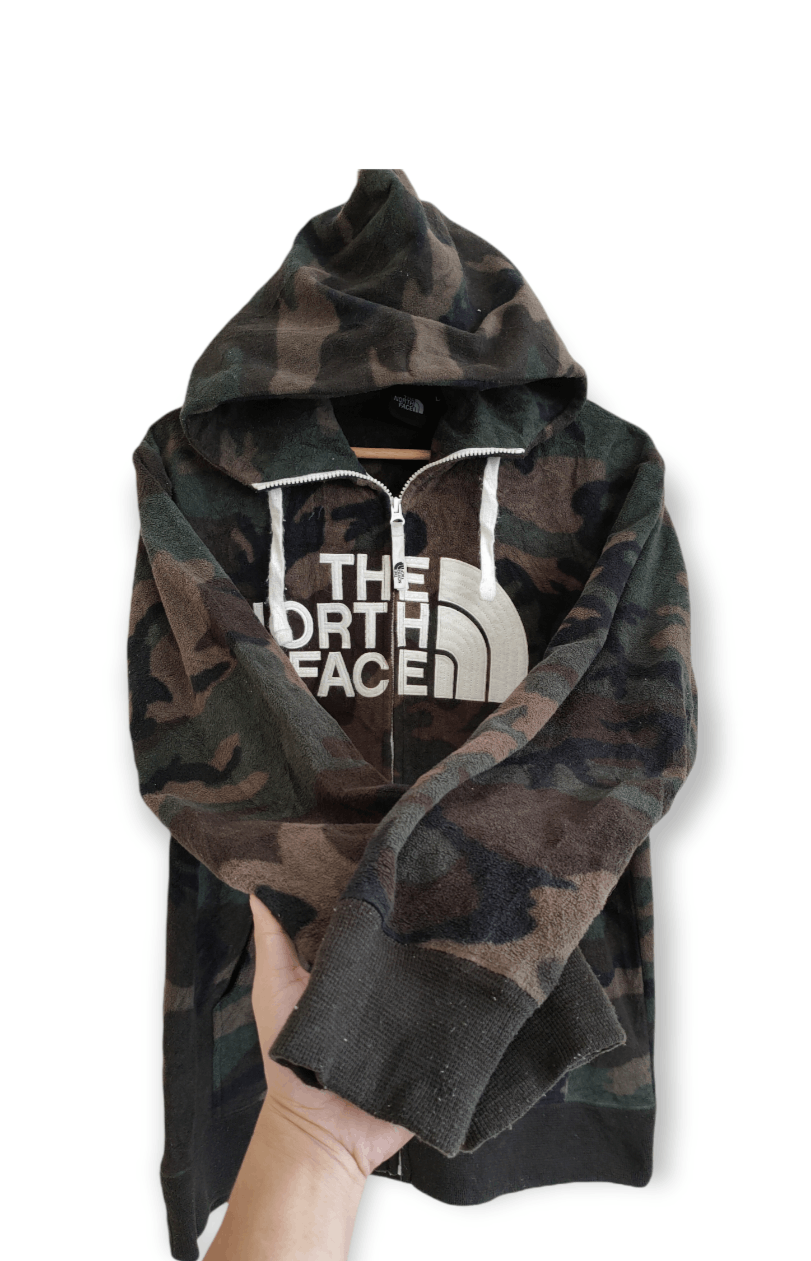 The North Face Vintage Camo The North Face Zipup Hoodie Size US L / EU 52-54 / 3 - 5 Thumbnail