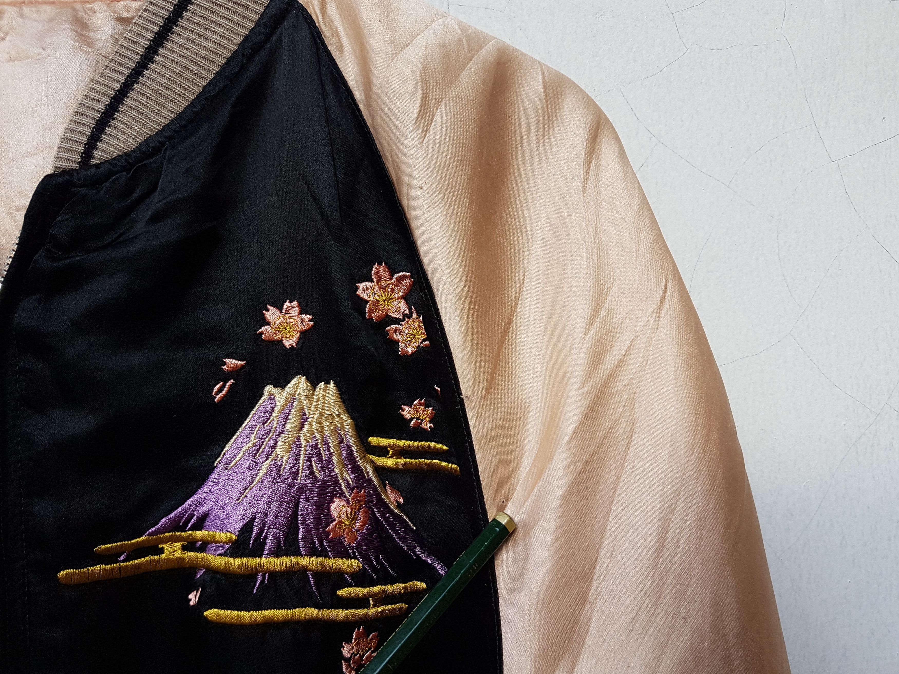 Japanese Brand Fit XS to S, Geisha Skull Silk-Rayon Sukajan Cropped Jacket Size US S / EU 44-46 / 1 - 8 Thumbnail