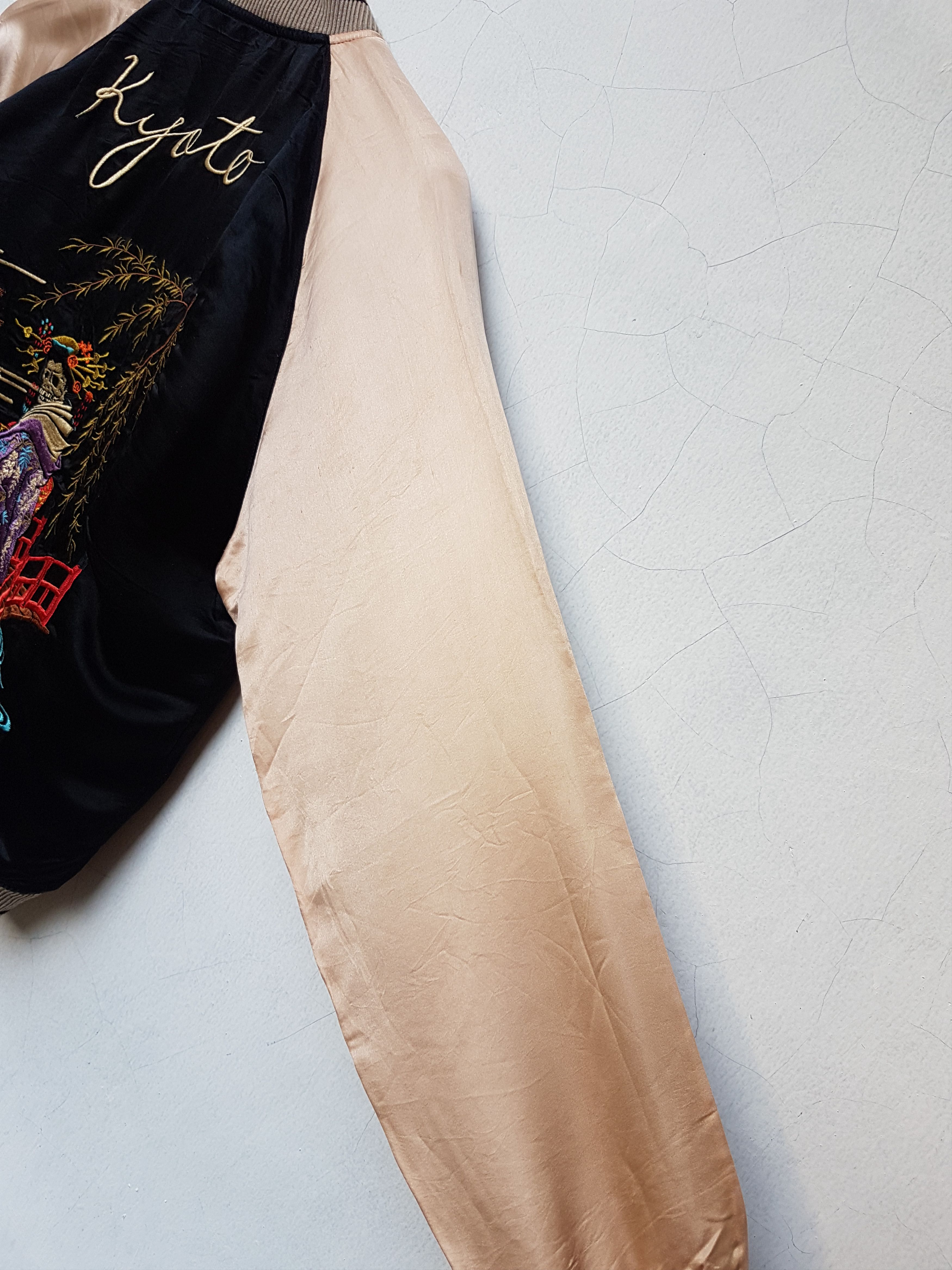 Japanese Brand Fit XS to S, Geisha Skull Silk-Rayon Sukajan Cropped Jacket Size US S / EU 44-46 / 1 - 3 Thumbnail