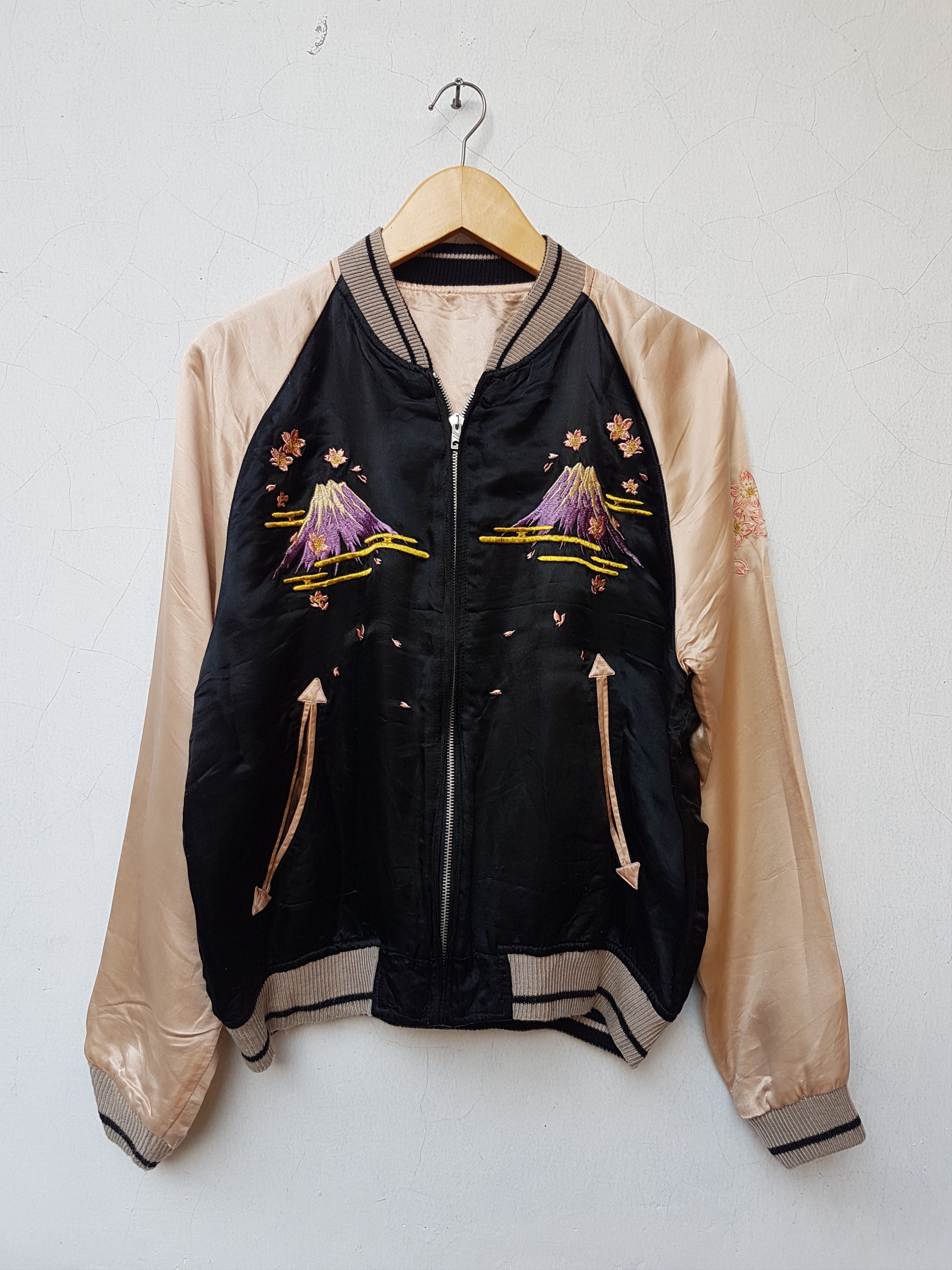 Japanese Brand Fit XS to S, Geisha Skull Silk-Rayon Sukajan Cropped Jacket Size US S / EU 44-46 / 1 - 2 Thumbnail