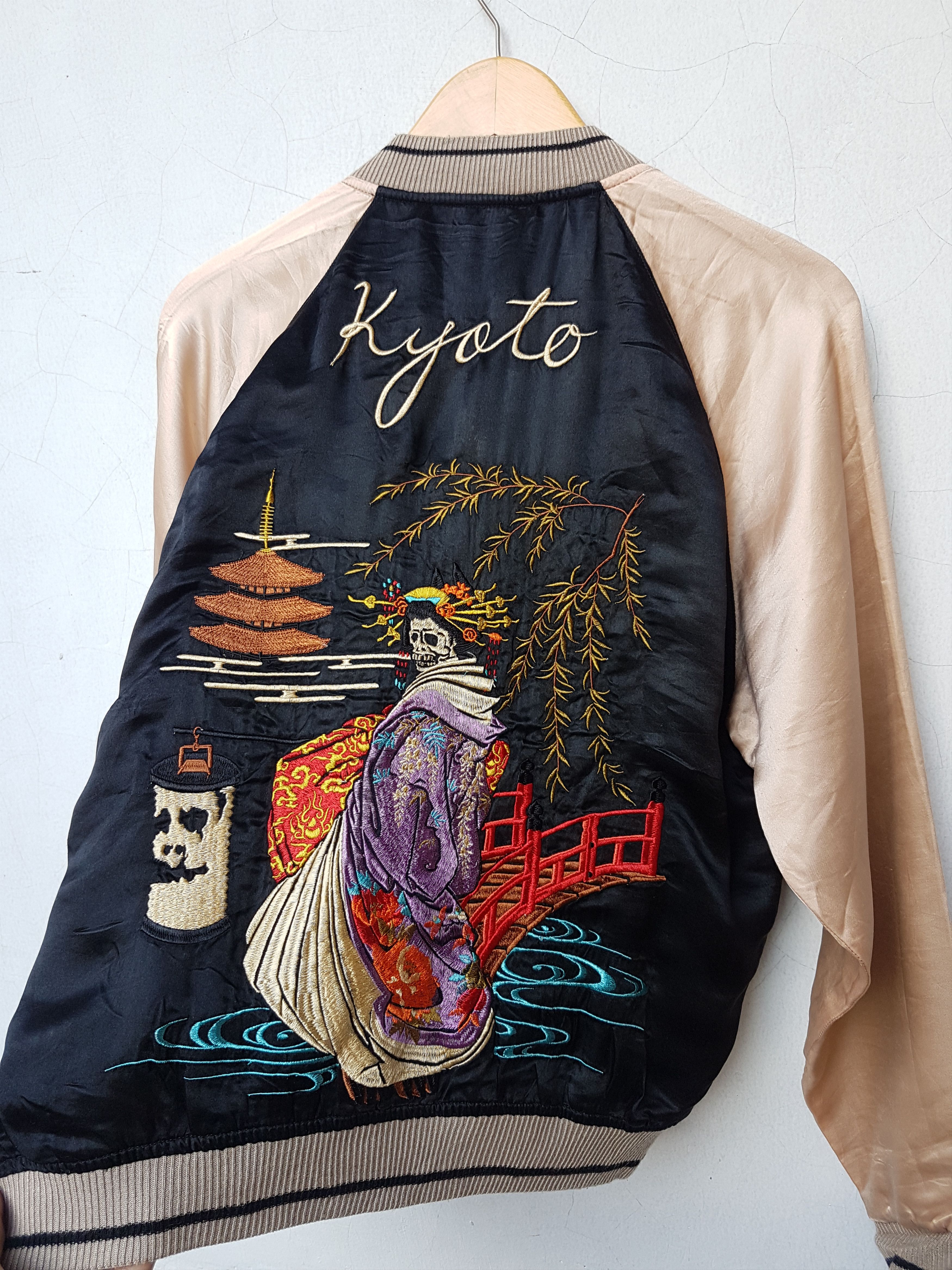 Japanese Brand Fit XS to S, Geisha Skull Silk-Rayon Sukajan Cropped Jacket Size US S / EU 44-46 / 1 - 5 Thumbnail