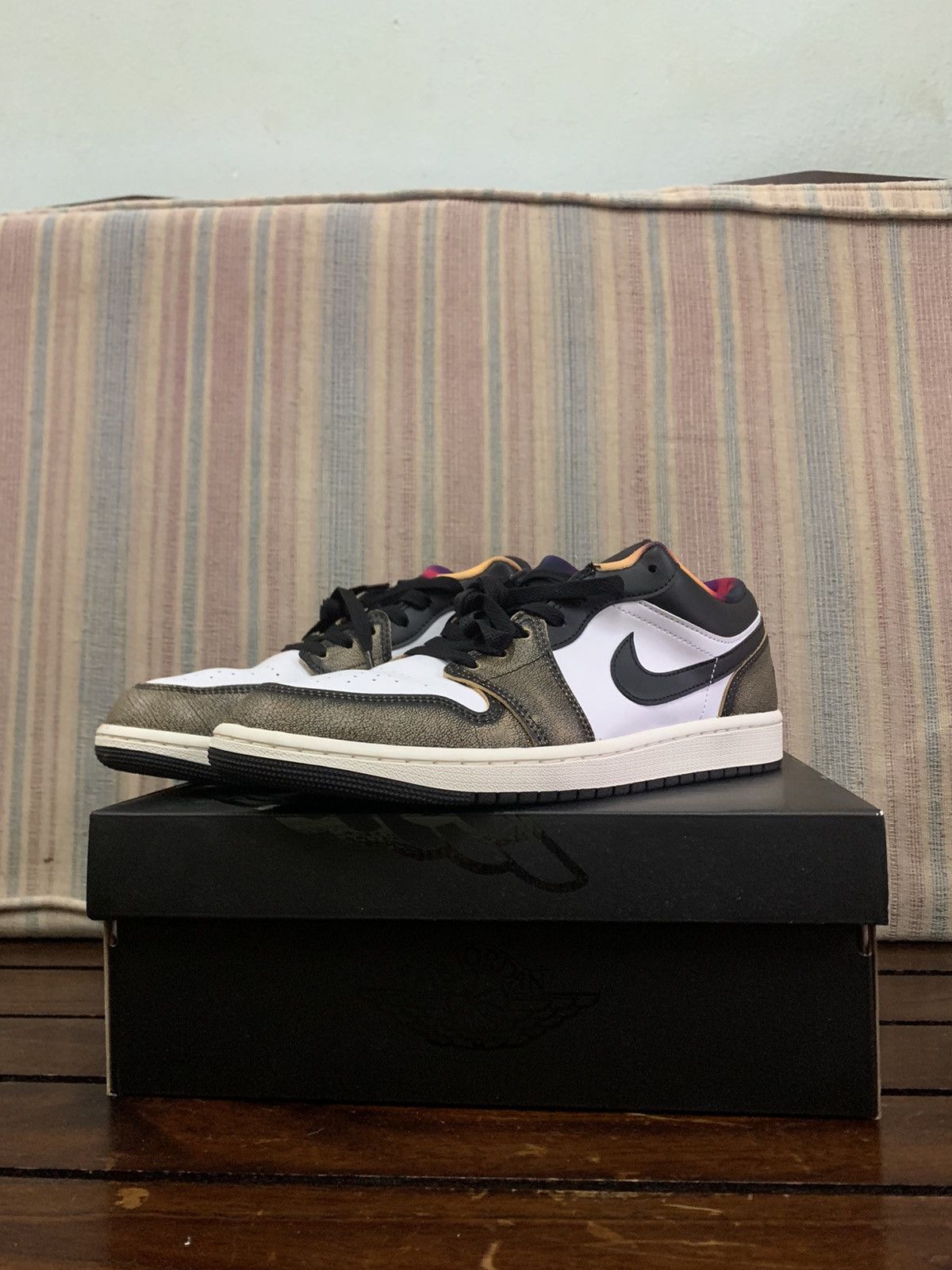 Jordan Brand Nike Air Jordan 1 Low SE Size US 10 / EU 43 - 2 Thumbnail
