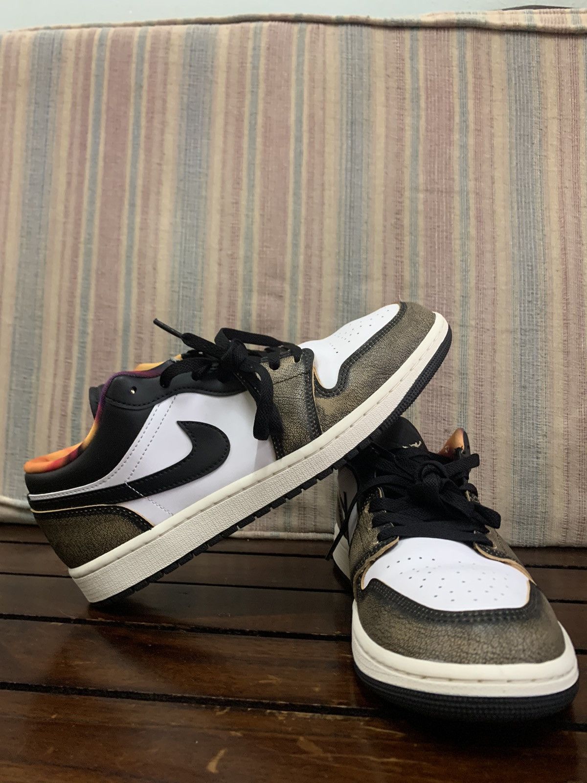 Jordan Brand Nike Air Jordan 1 Low SE Size US 10 / EU 43 - 12 Thumbnail