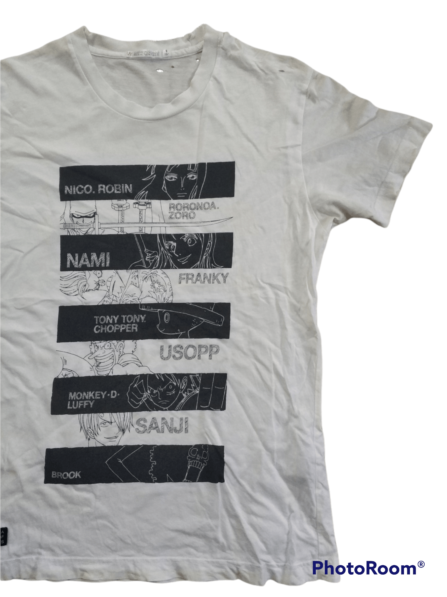 One Piece 🔥Distressed One Piece Character x Uniqlo White Tees Size US S / EU 44-46 / 1 - 2 Thumbnail