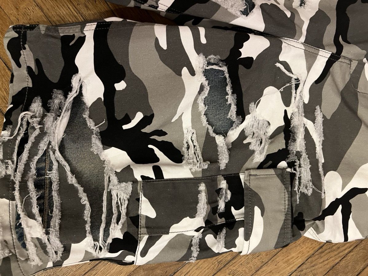 Balenciaga Balenciaga Fall 2021 Trompe-L'Oeil Camo Shorts Size US 32 / EU 48 - 6 Thumbnail