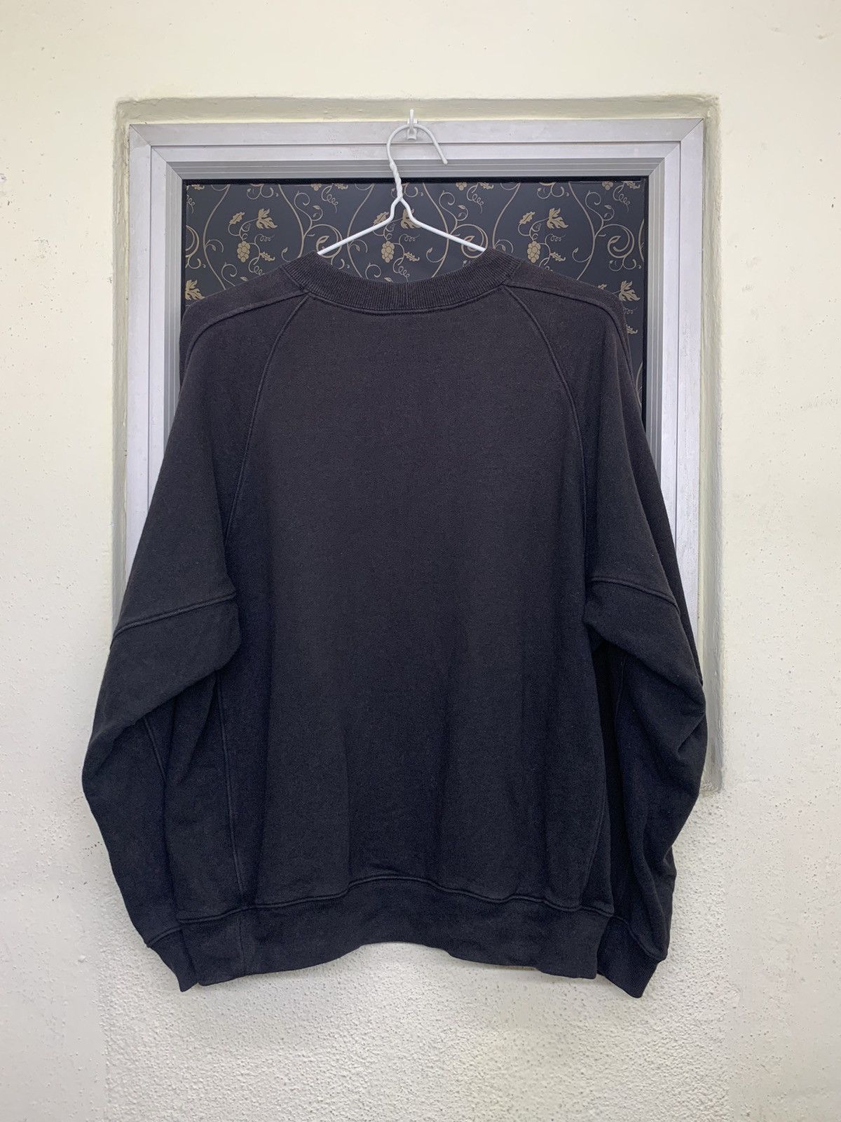 Uniqlo Uniqlo Sweatshirt Black Faded Size US XL / EU 56 / 4 - 2 Thumbnail