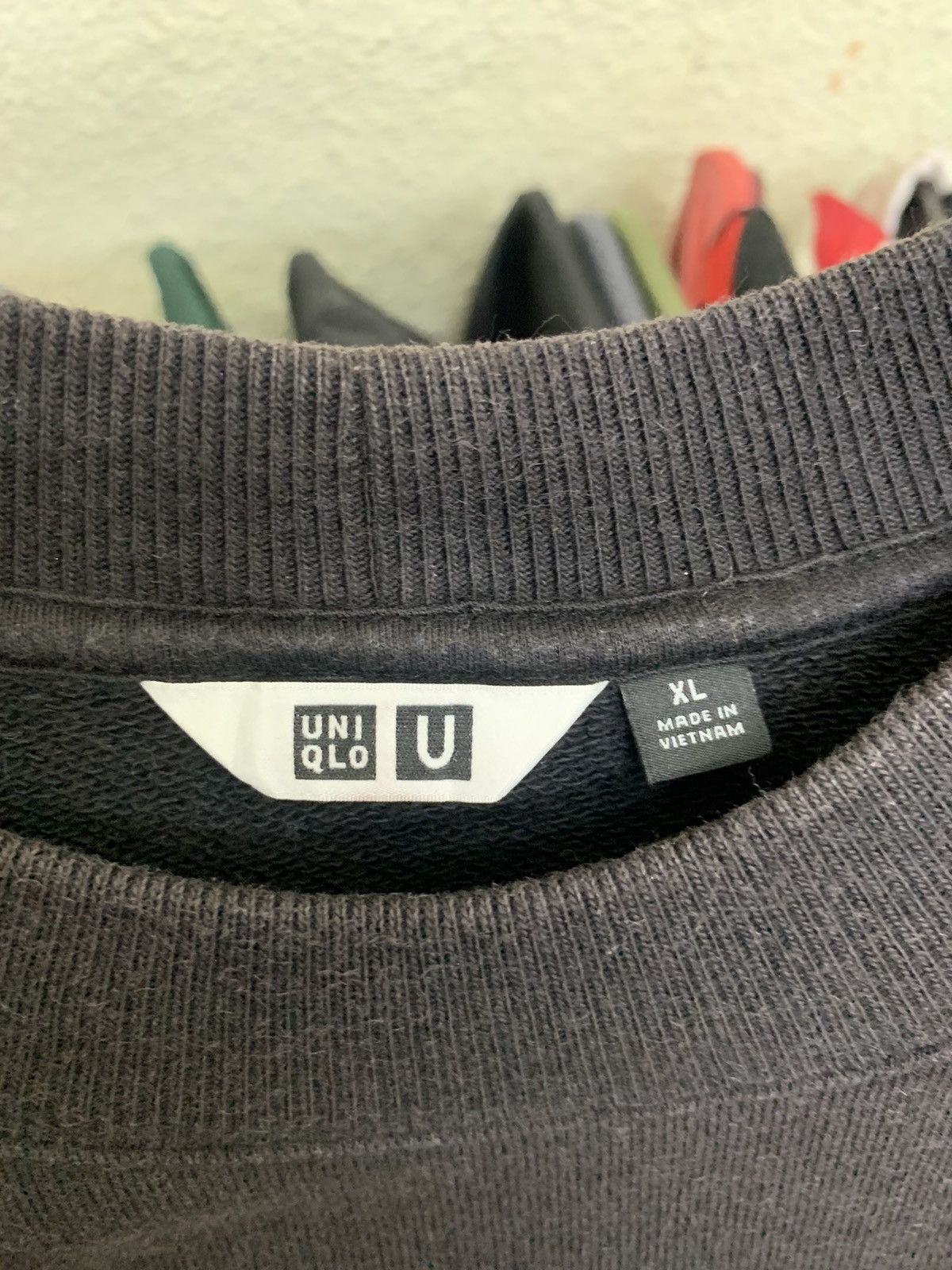 Uniqlo Uniqlo Sweatshirt Black Faded Size US XL / EU 56 / 4 - 4 Thumbnail