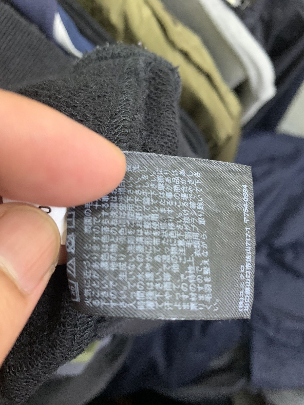 Uniqlo Uniqlo Sweatshirt Black Faded Size US XL / EU 56 / 4 - 6 Thumbnail