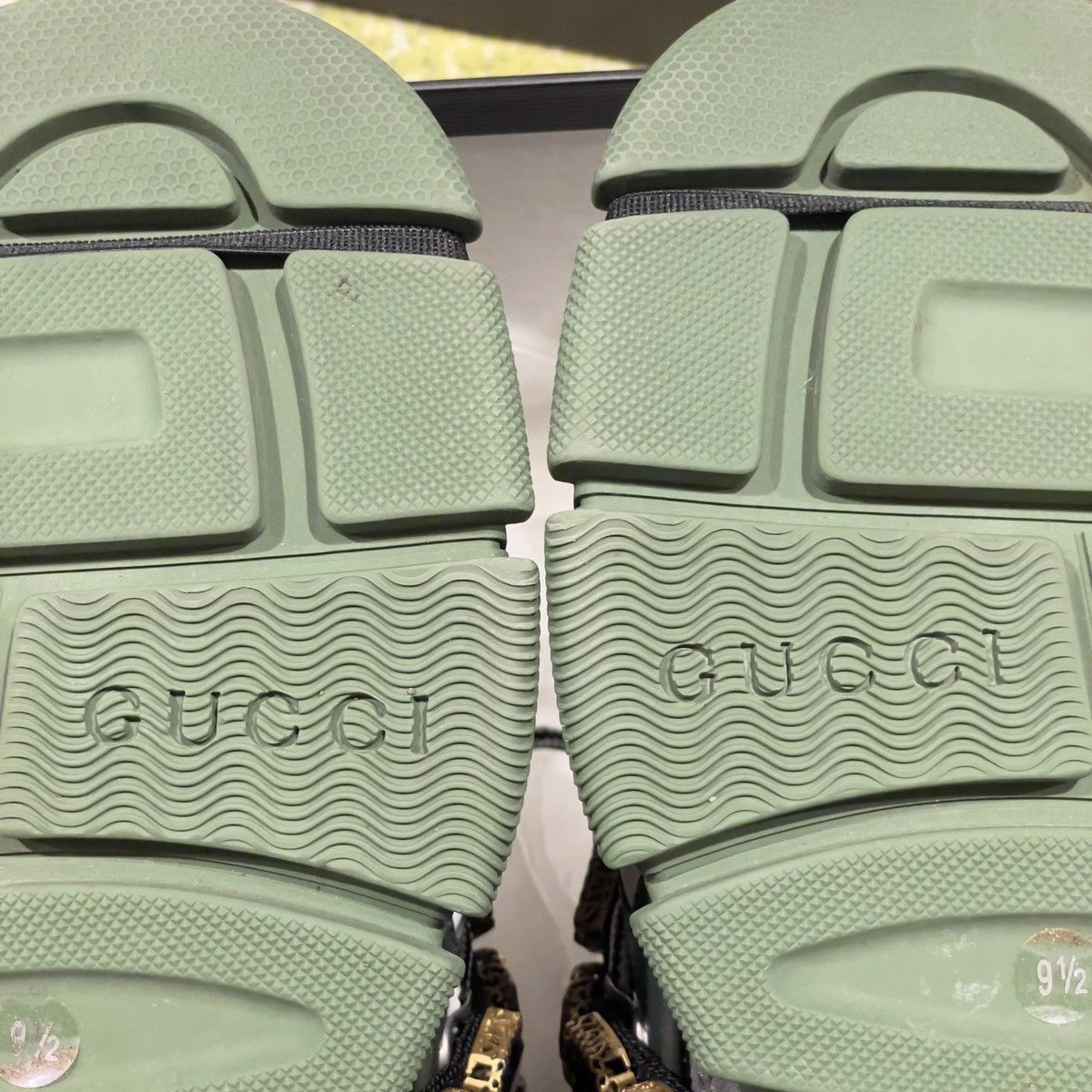 Gucci gucci chunky sega with crystal Size US 10.5 / EU 43-44 - 21 Thumbnail
