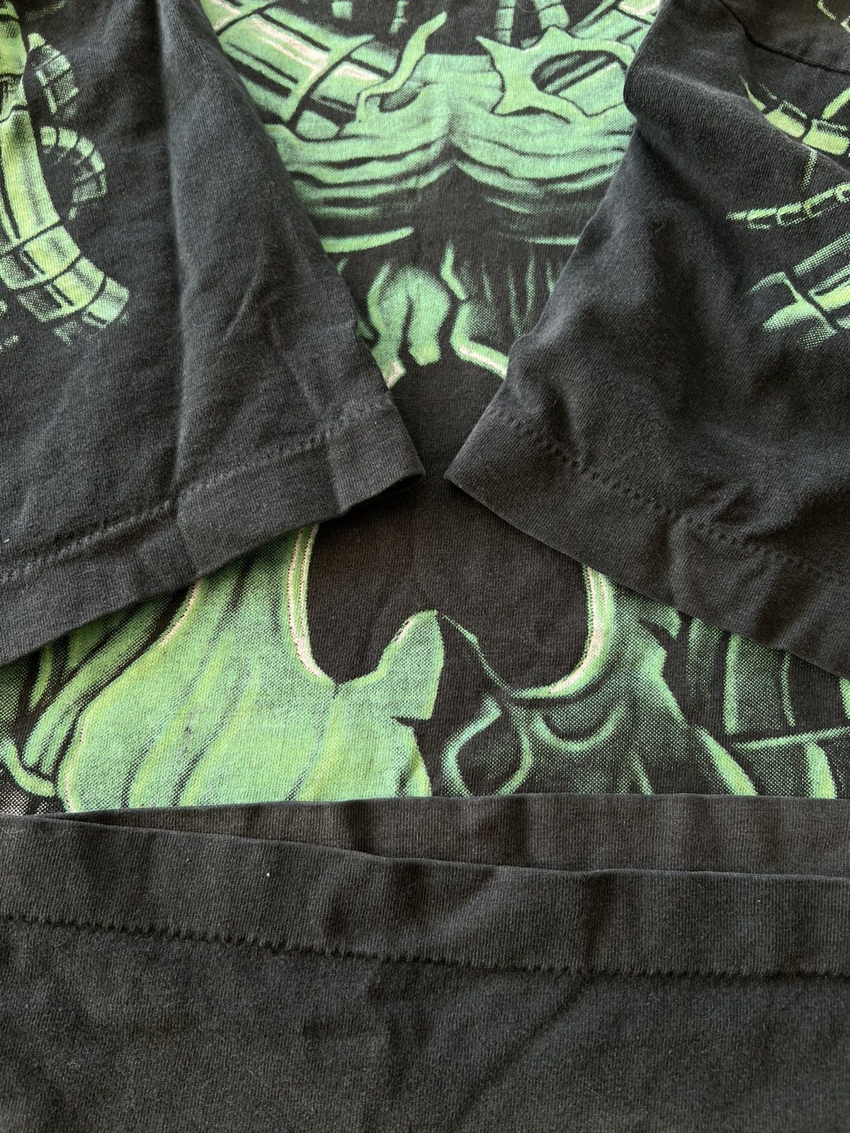 Band Tees Vintage 90s Terminator Skull Bones All Over Print Black Tee Size US L / EU 52-54 / 3 - 7 Thumbnail