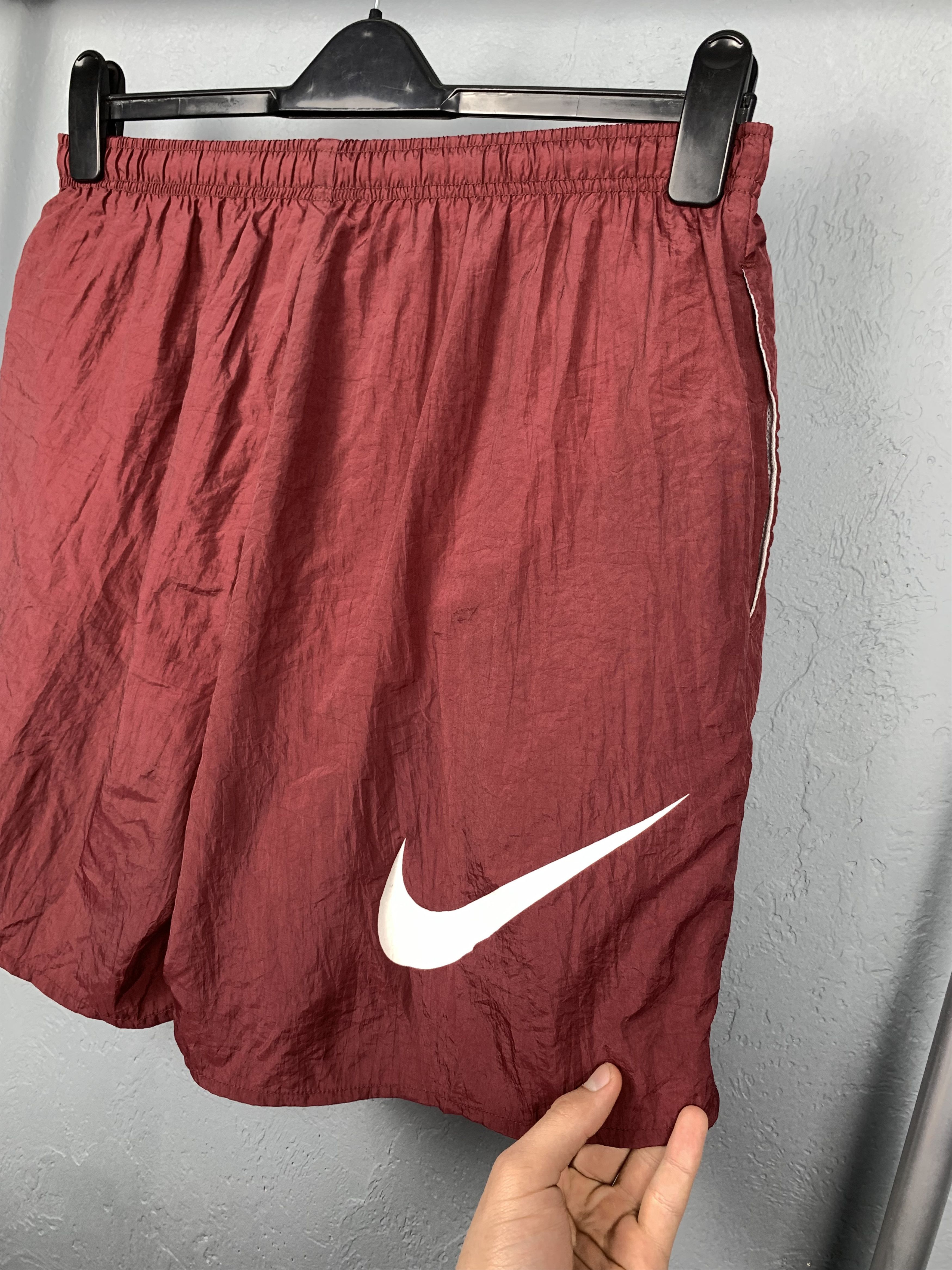 Nike Nike 90s Vintage Mens Nylon Shorts Y2K Swoosh Size US 36 / EU 52 - 2 Thumbnail