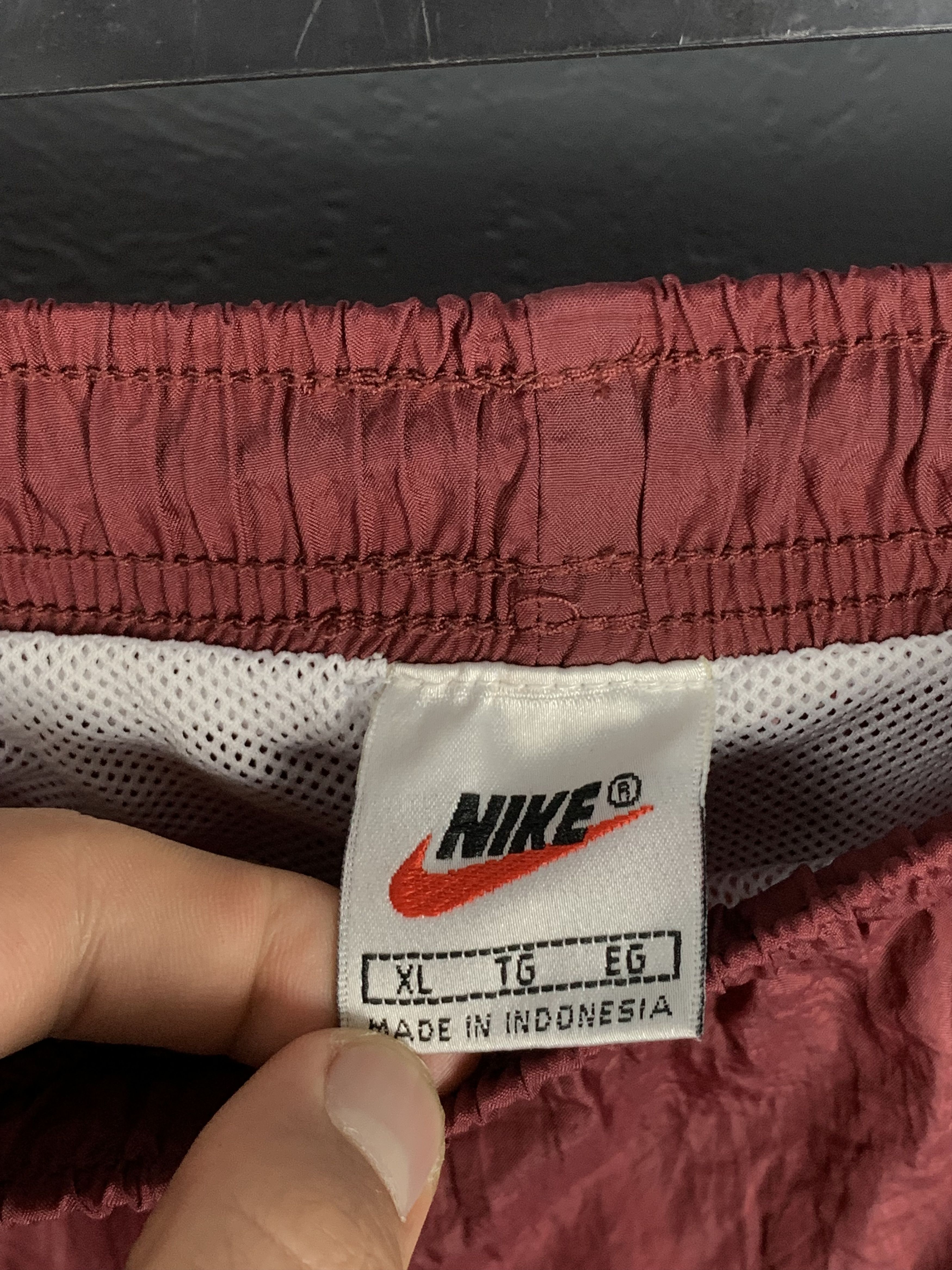 Nike Nike 90s Vintage Mens Nylon Shorts Y2K Swoosh Size US 36 / EU 52 - 5 Thumbnail